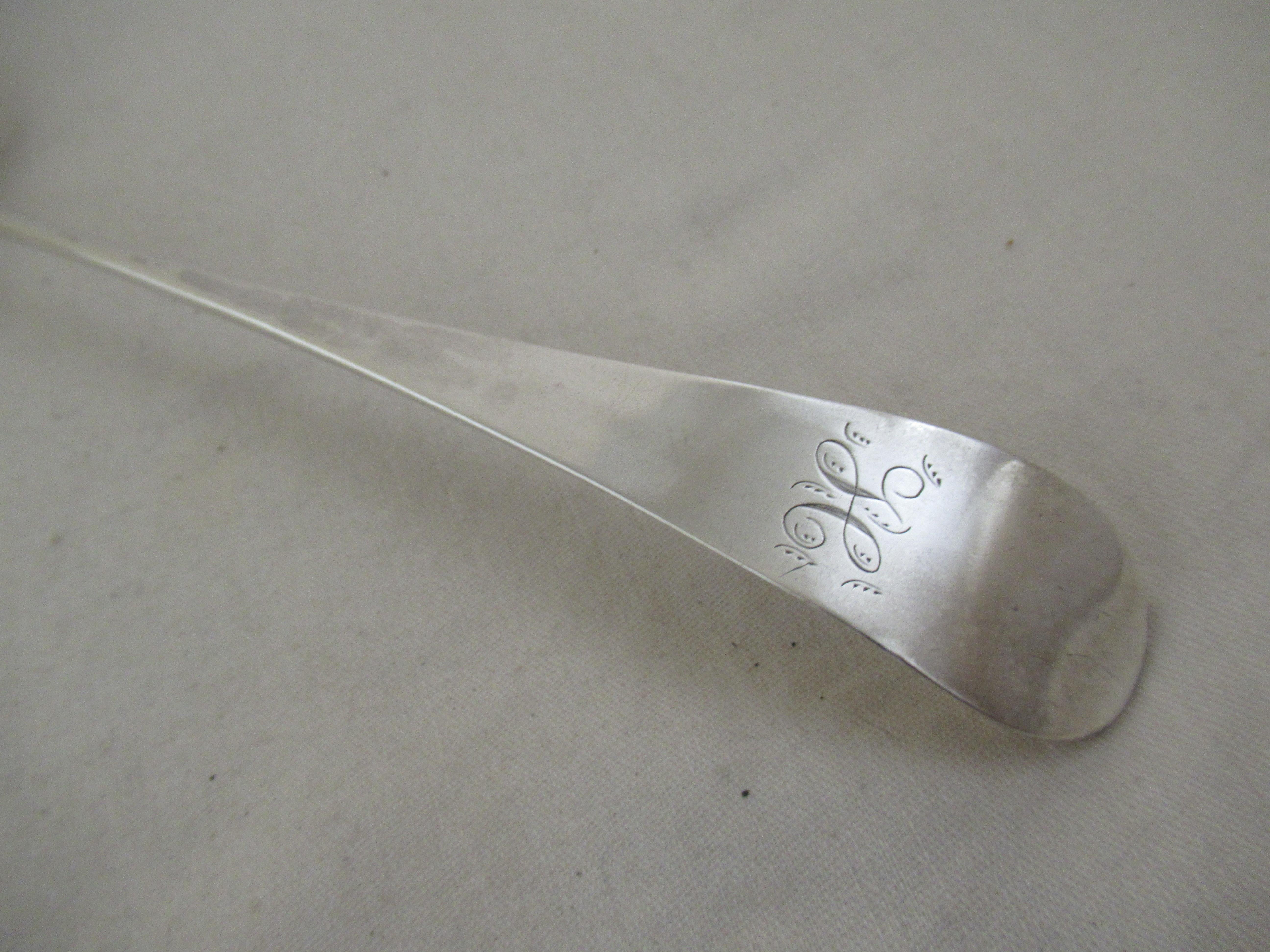 Englisches Sterling Silber - 18. Jahrhundert - BASTING oder GRAVY SPOON - Hallmark:-LONDON 1791 (George III.) im Angebot