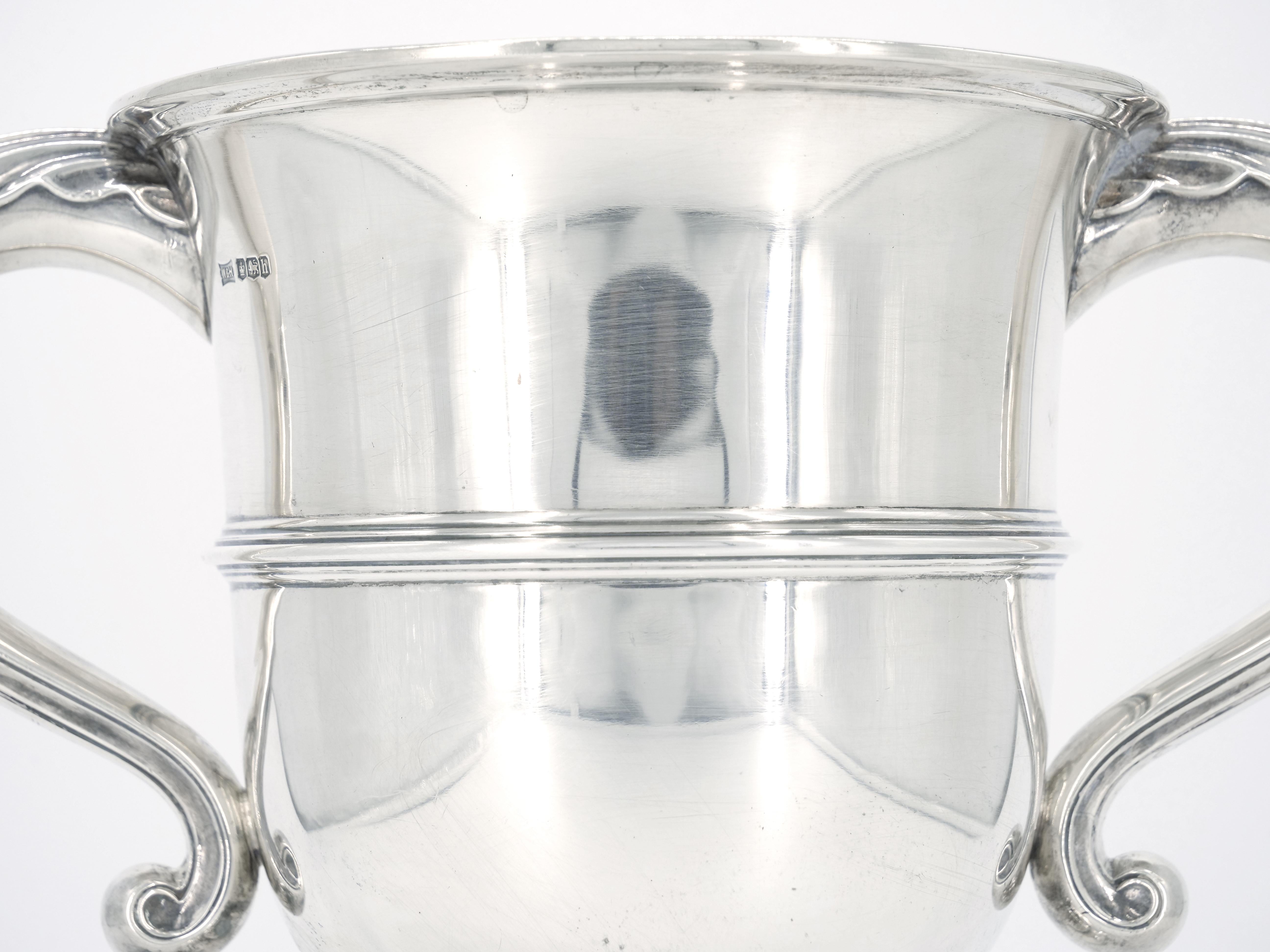 Mid-20th Century English Sterling Silver Barware Ice Bucket / Cooler By Walker & Hall For Sale