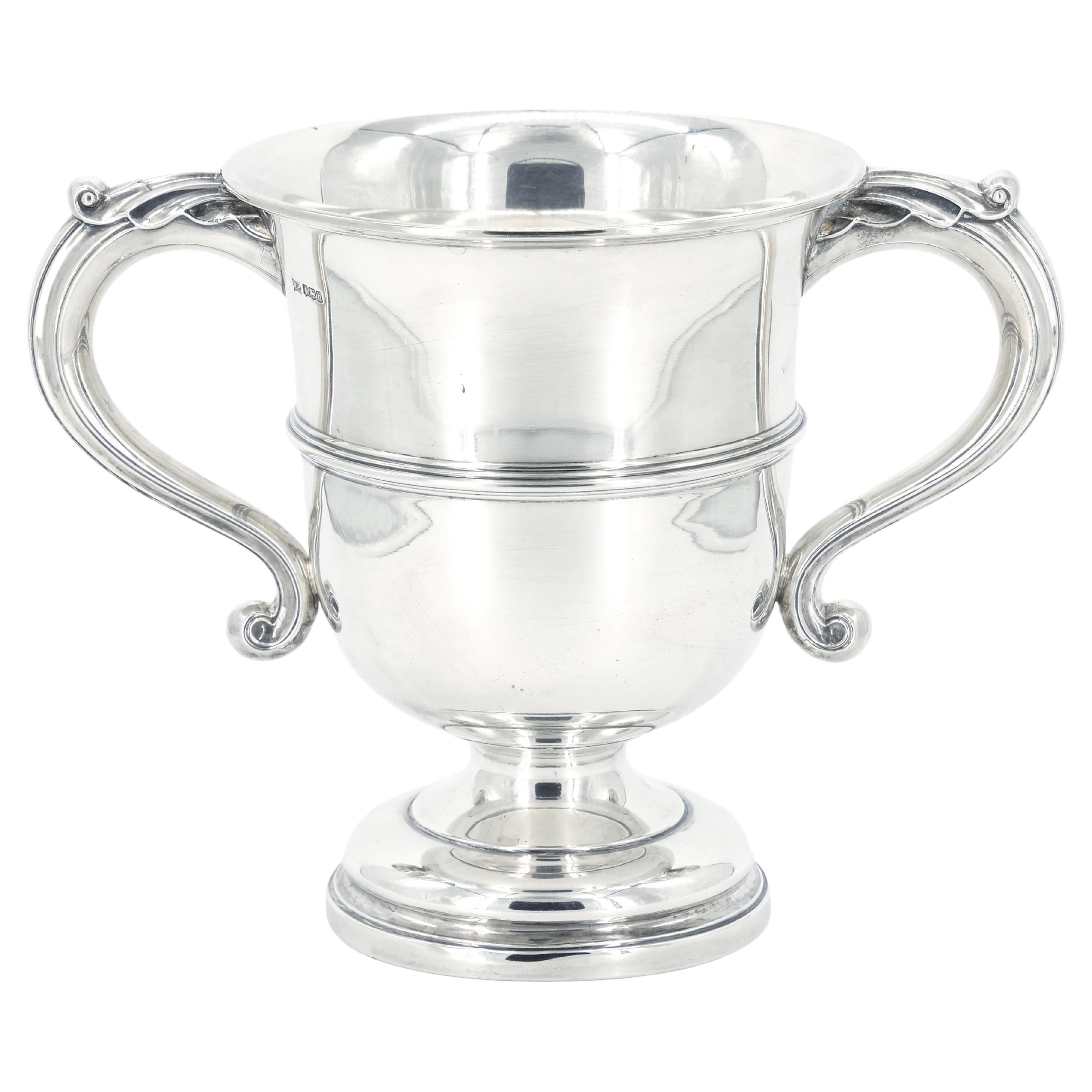 Cubitera de plata de ley inglesa de Walker & Hall en venta