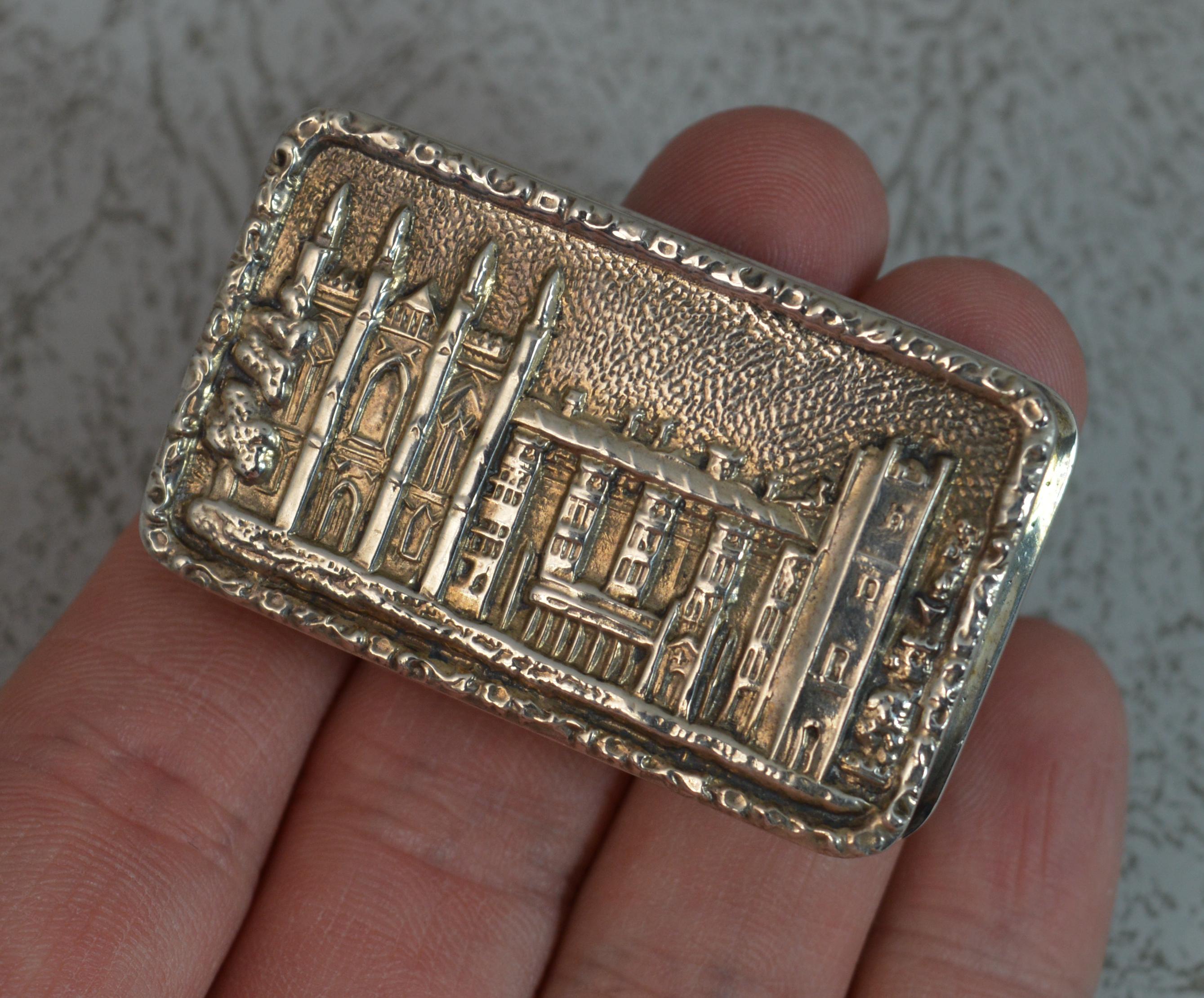 A stylish sterling silver pill or snuff box.
Castle Top design.
Well made, tactile, vintage example.

Hallmarks ; full hallmarks inside
Size ; 47mm x 29mm x 12mm approx
Weight ; 46.5 grams
Condition ; Excellent for age. Crisp pattern and hallmarks.