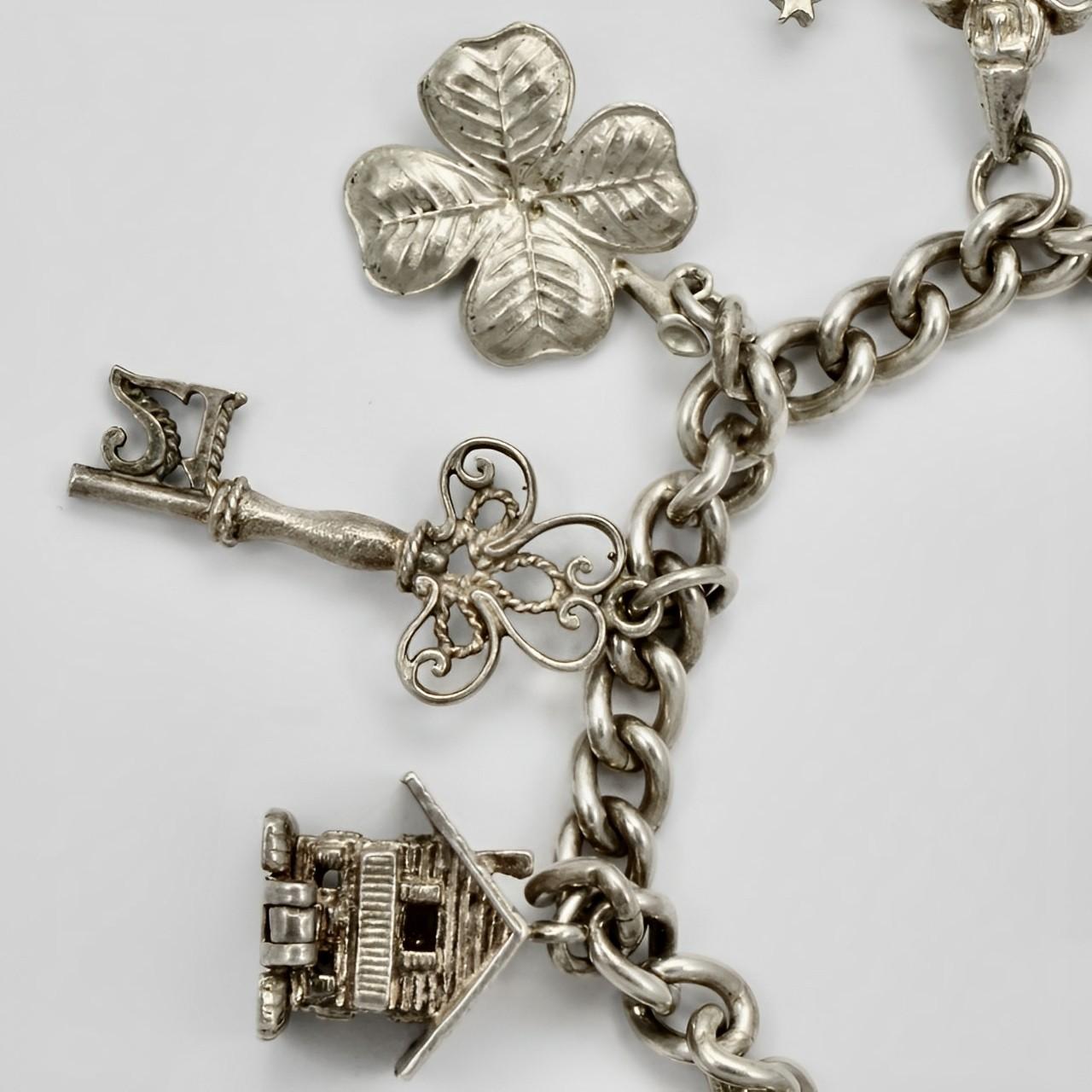 English Sterling Silver Charm Bracelet 1970s In Good Condition For Sale In London, GB