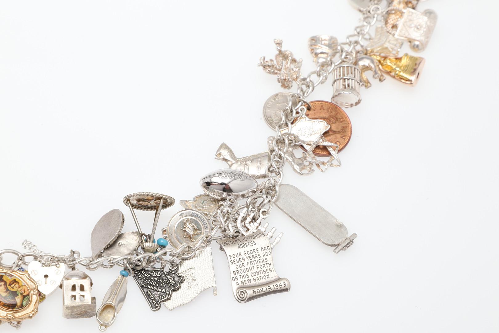 Collar inglés de plata de ley con colgante Cadena larga antigua para el cuello, década de 1860 en venta 3