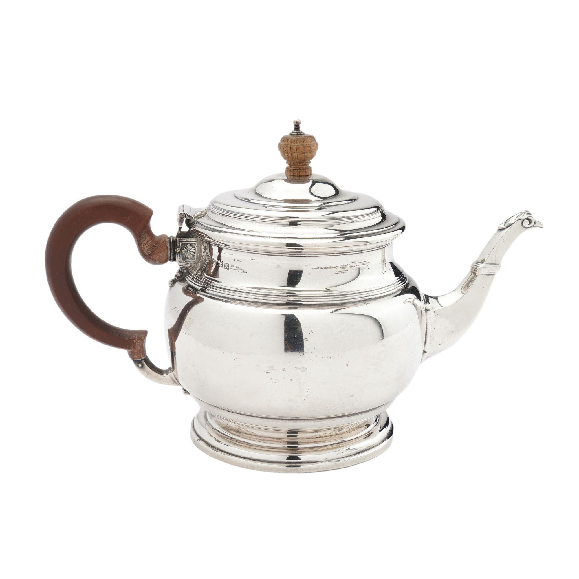 English sterling silver coffee, tea, and hot water pots by Mappin & Webb, 1929 4