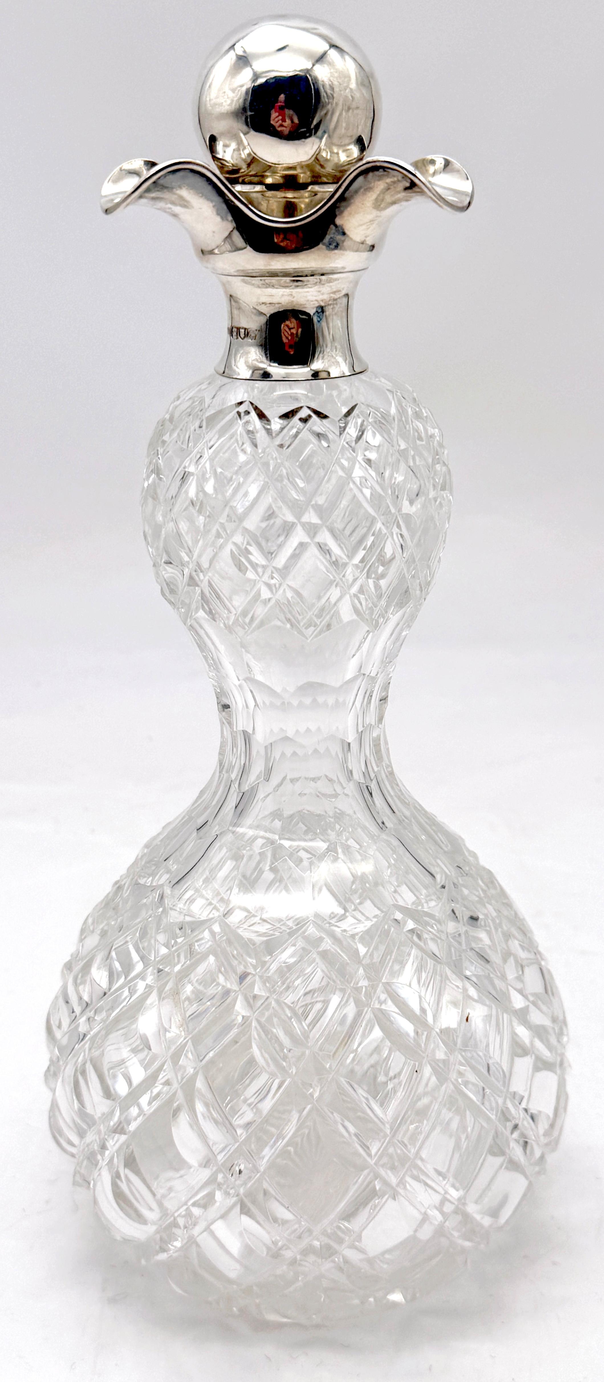 Inizio XX secolo Decanter a collo di spillo in argento sterling e cristallo tagliato, Londra, 1906 in vendita