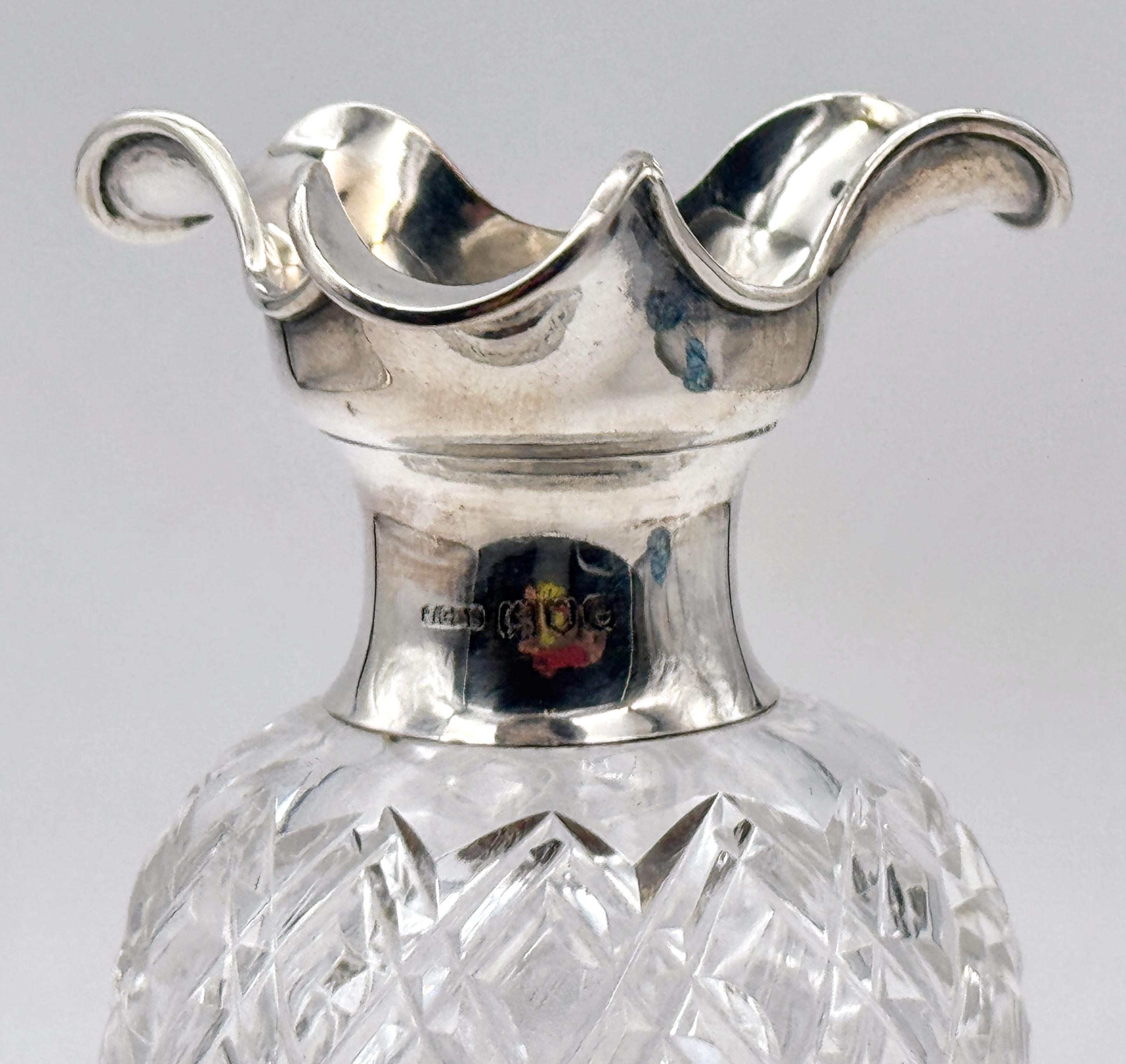 Decanter a collo di spillo in argento sterling e cristallo tagliato, Londra, 1906 in vendita 2