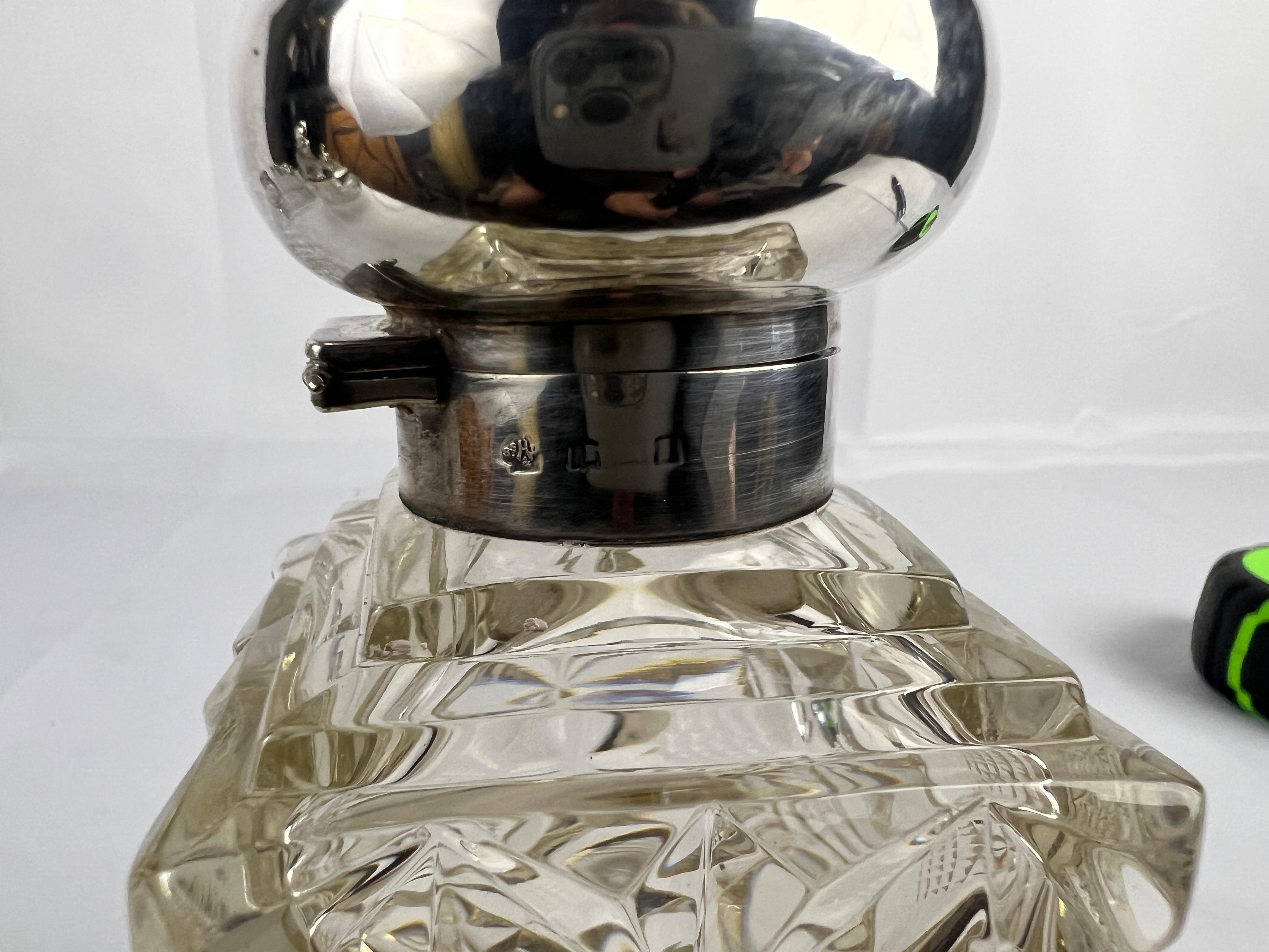 English Sterling Silver & Cut Glass Vanity Jar, Early 20th Century In Good Condition For Sale In Atlanta, GA