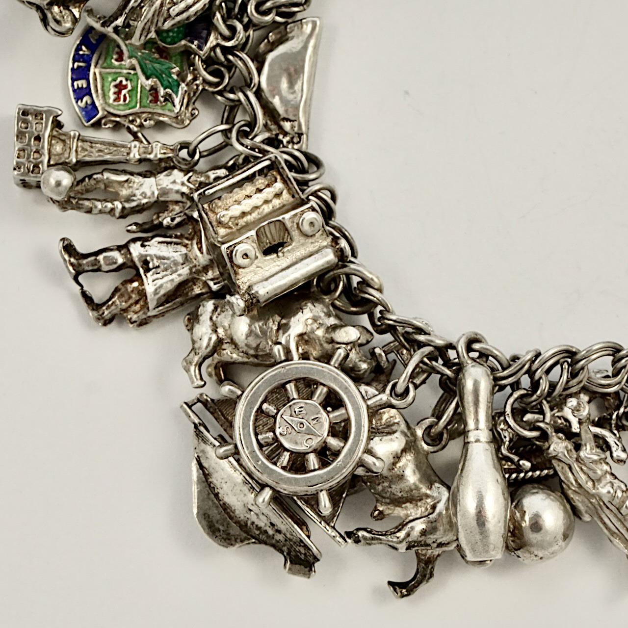 Englisches Doppelglieder-Charm-Armband aus Sterlingsilber, 1960er Jahre für Damen oder Herren im Angebot