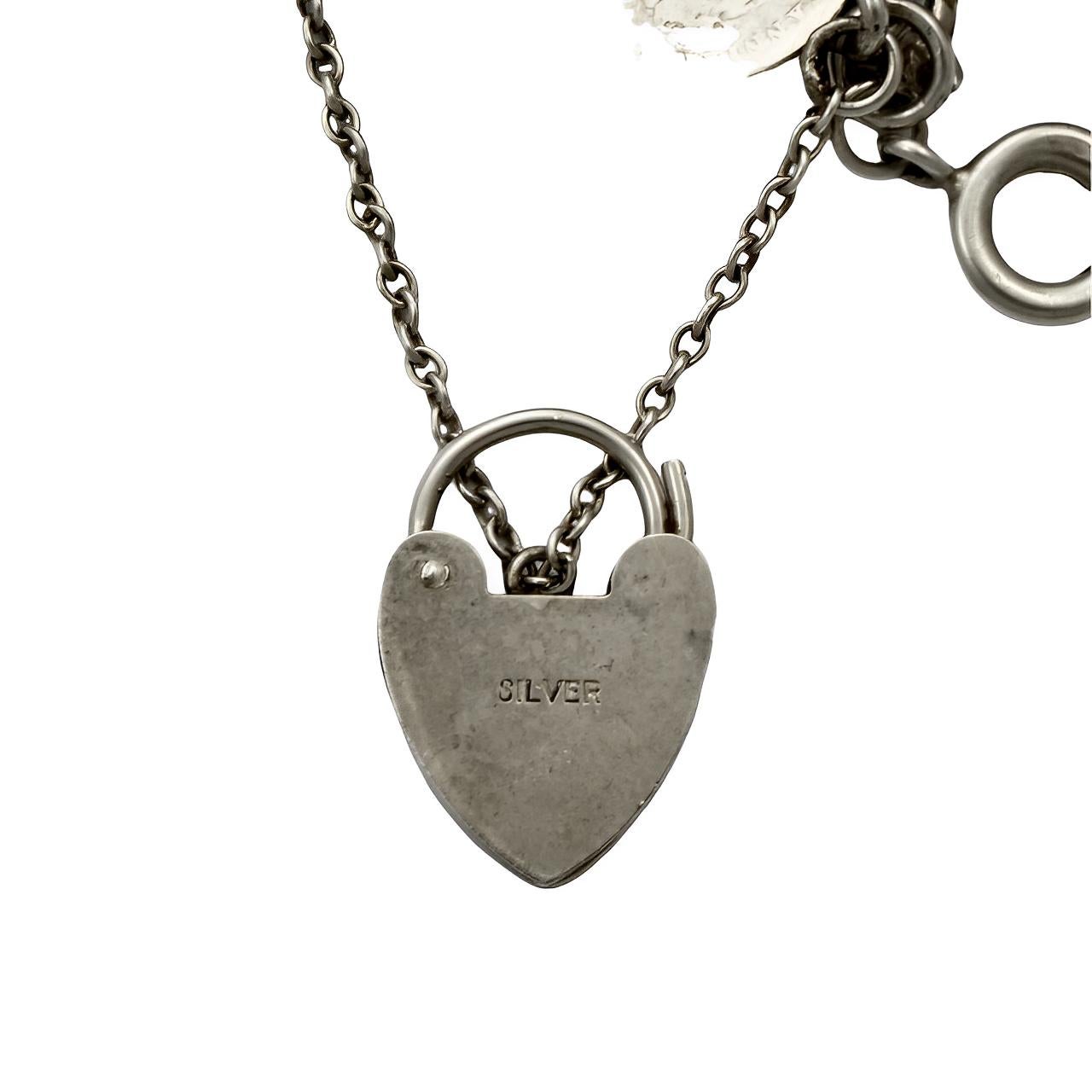 Bracciale Charm inglese a doppio anello in argento sterling in vendita 2