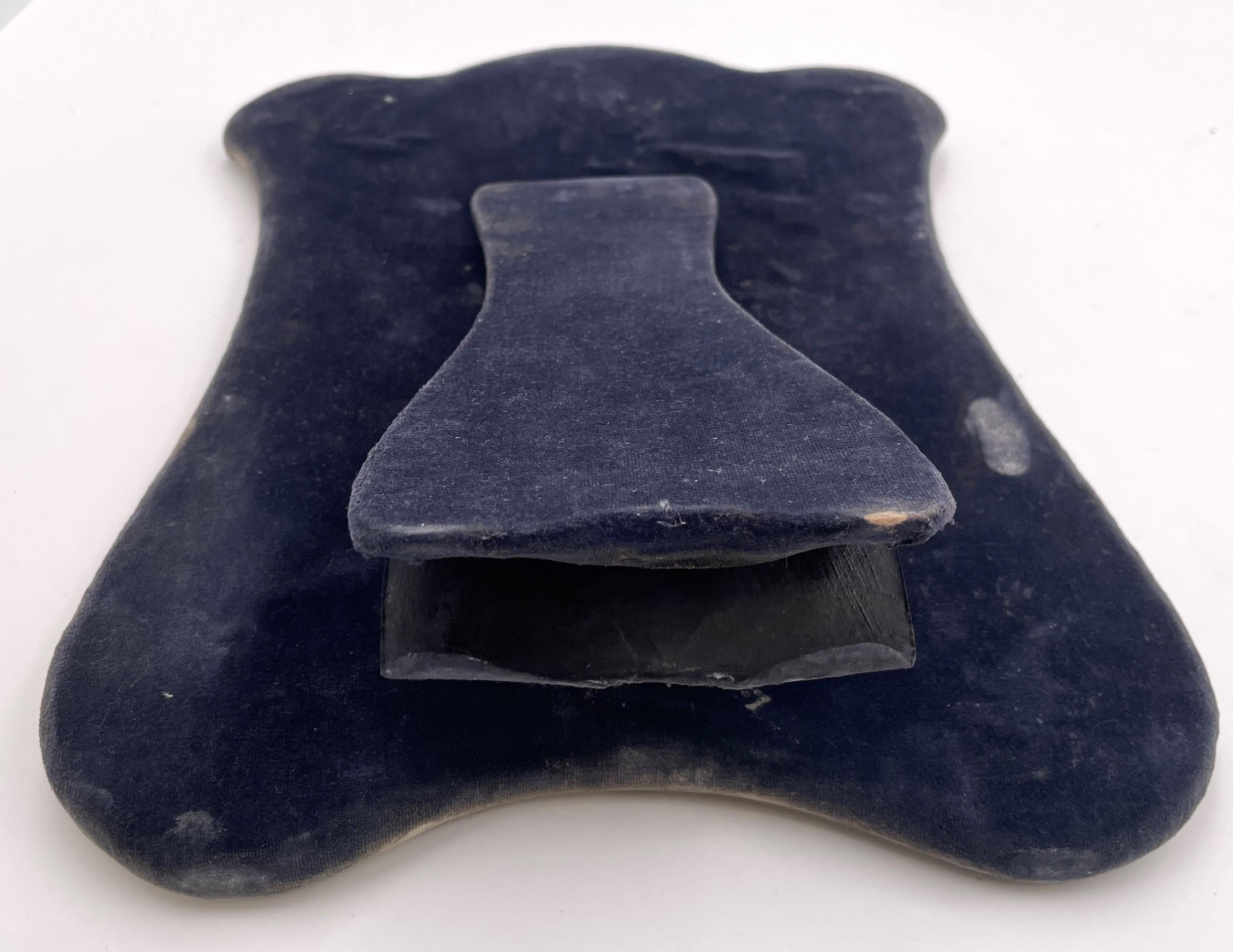 Specchio da comò inglese in argento Sterling in stile Art Nouveau con retro in feltro in vendita 1