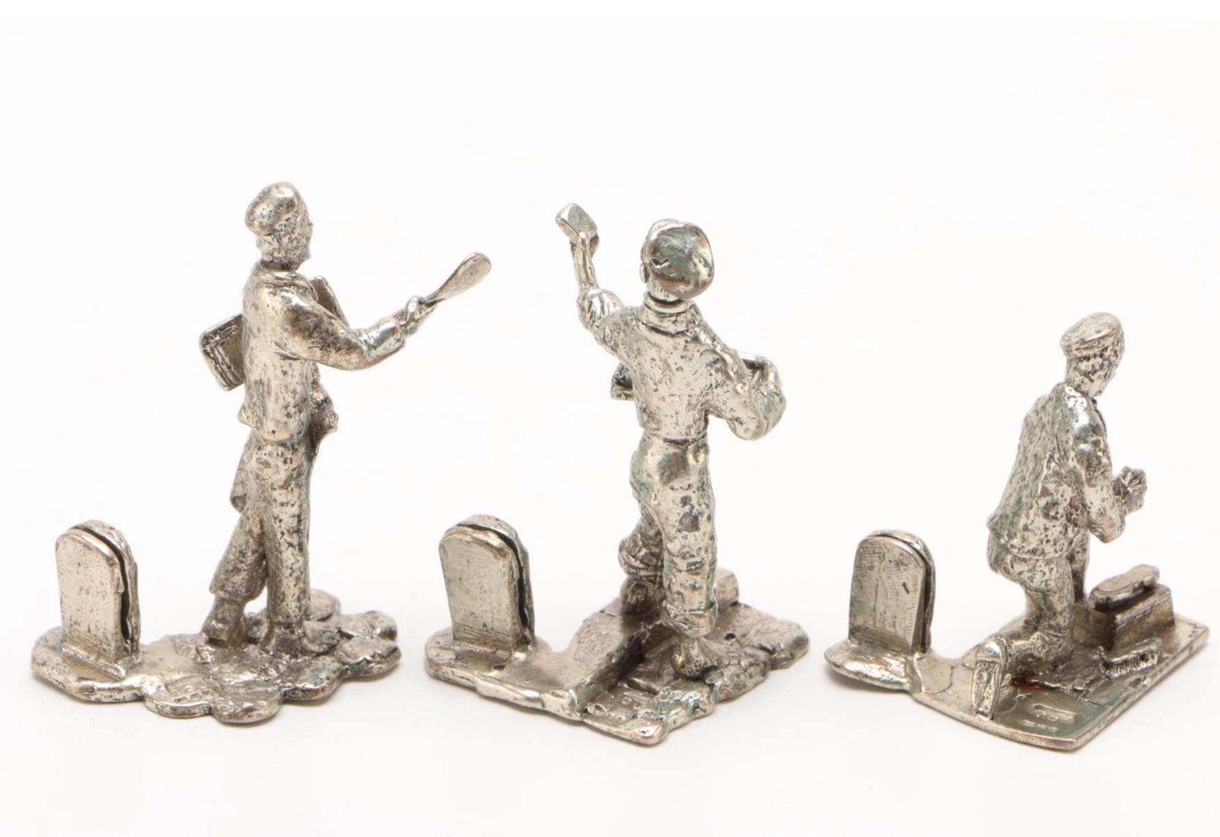 English Sterling Silver Figural Menu/Place Card Holders in Harrods of London Box In Good Condition For Sale In West Palm Beach, FL
