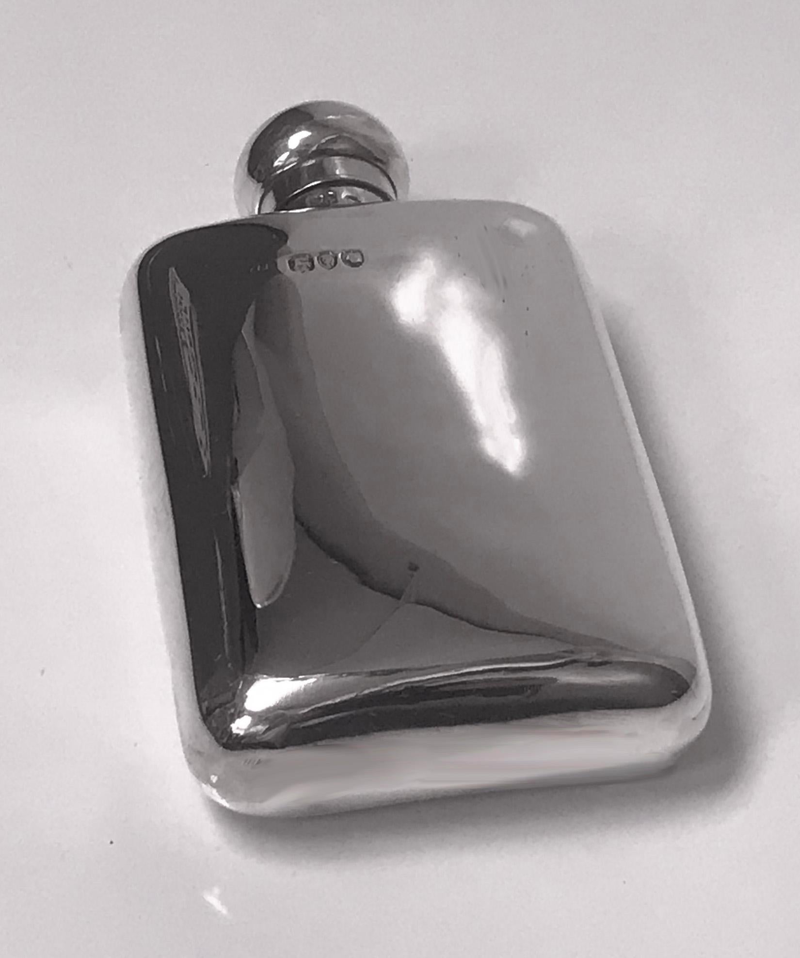 English Sterling Silver Flask, London 1891 W and G Neal In Good Condition In Toronto, Ontario