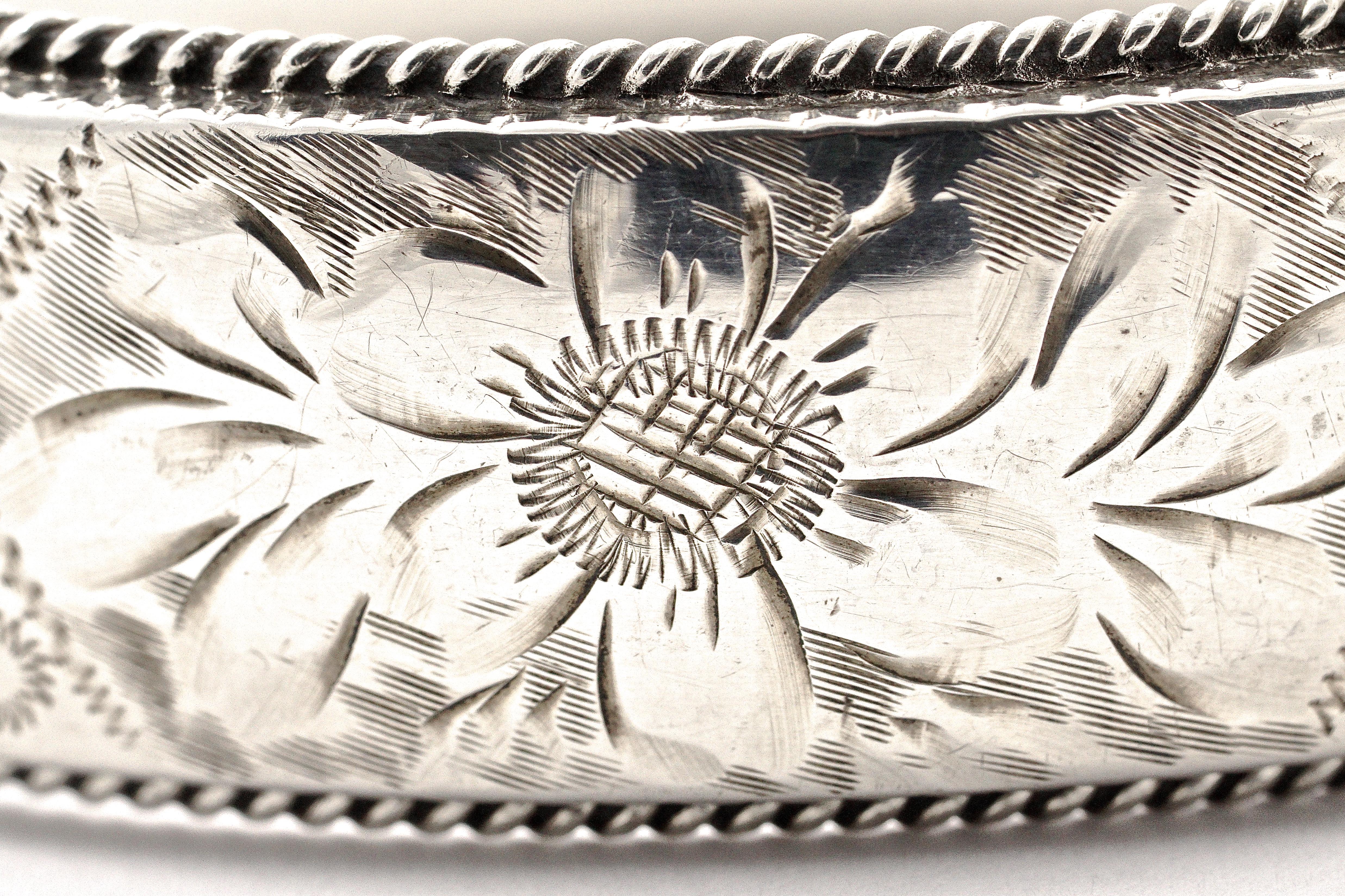 English Sterling Silver Floral Scroll Engraved Rope Twist Bangle Bracelet 1960s In Good Condition For Sale In London, GB