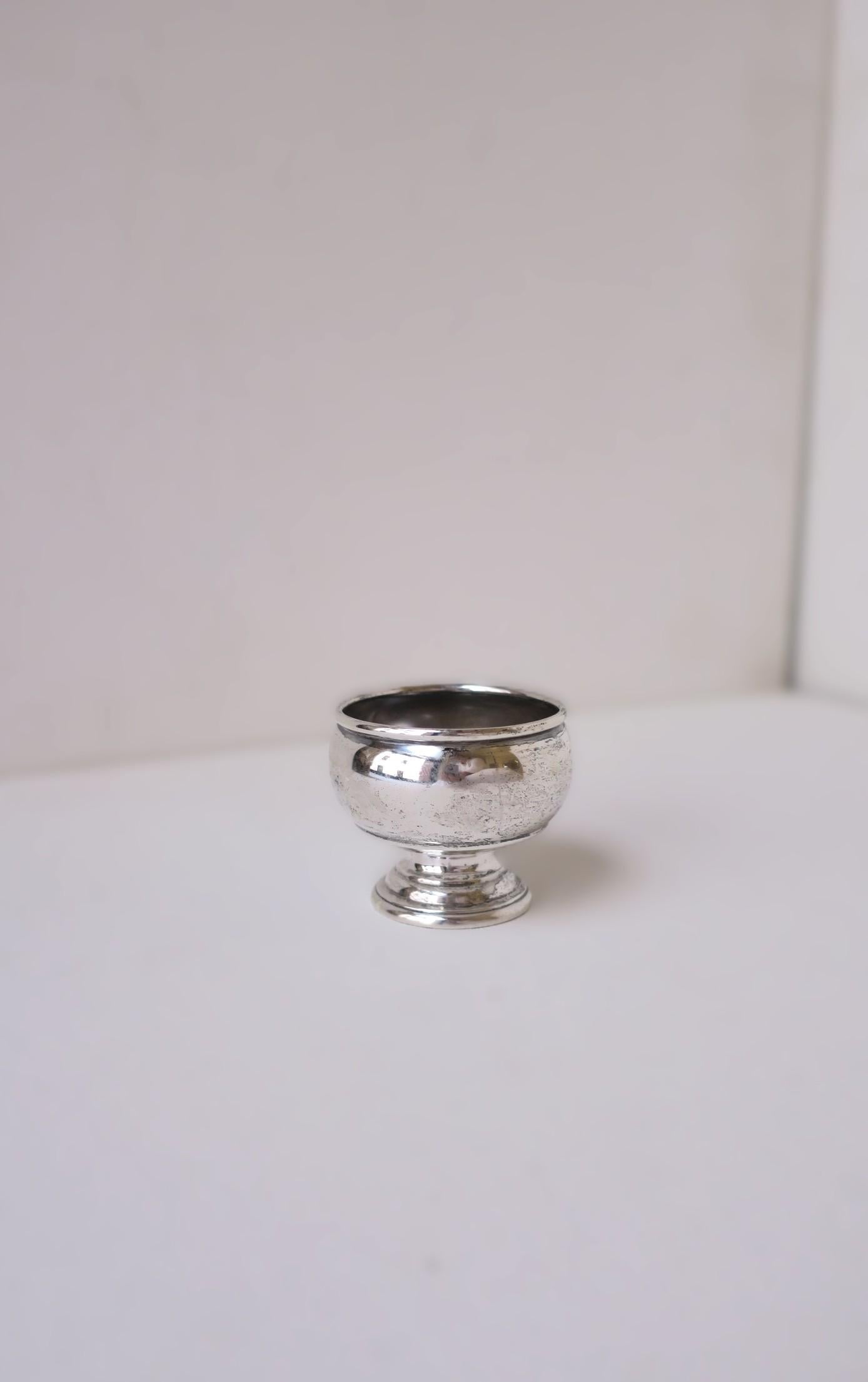 XX secolo Vaso a forma di ciotola con piede in argento Sterling, piccolo in vendita