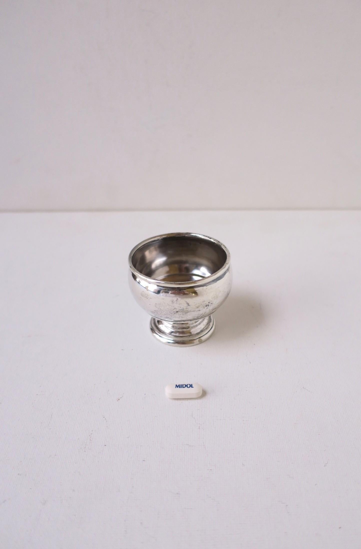 Argento 925 Vaso a forma di ciotola con piede in argento Sterling, piccolo in vendita
