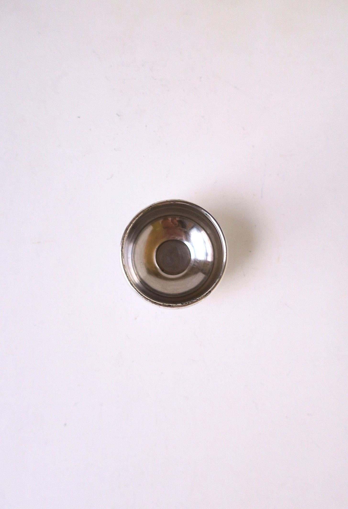 Vaso a forma di ciotola con piede in argento Sterling, piccolo in vendita 2