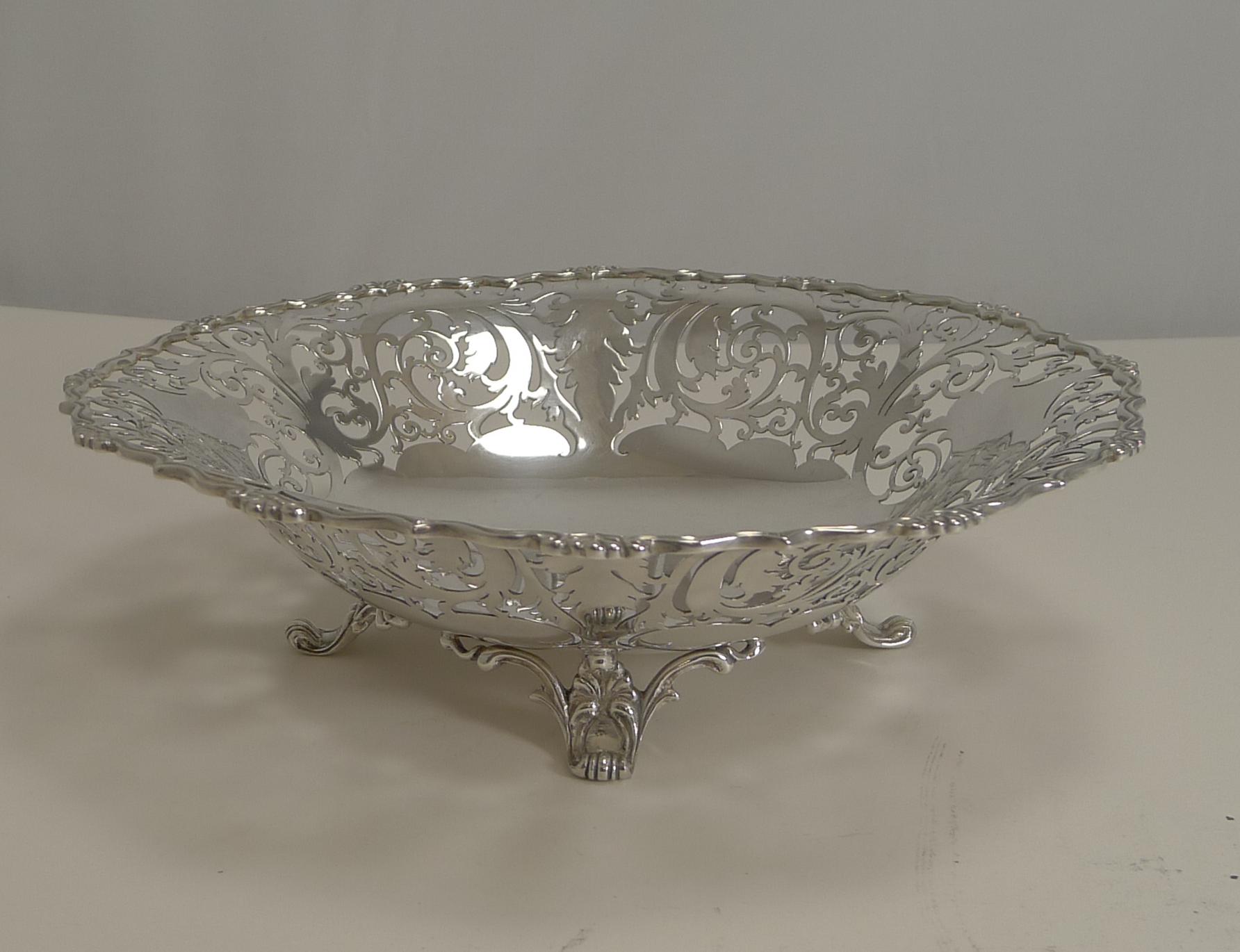 English Sterling Silver Fruit Basket or Dish by Mappin and Webb, 1929 In Good Condition In Bath, GB