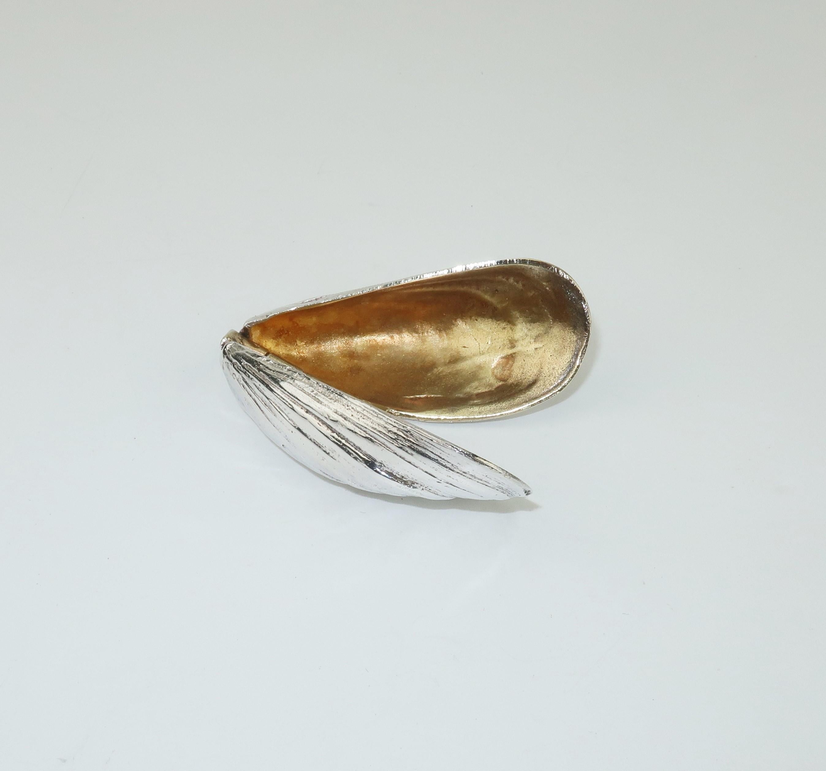 English Sterling Silver Gold Plated Mussel Eater In Good Condition In Atlanta, GA