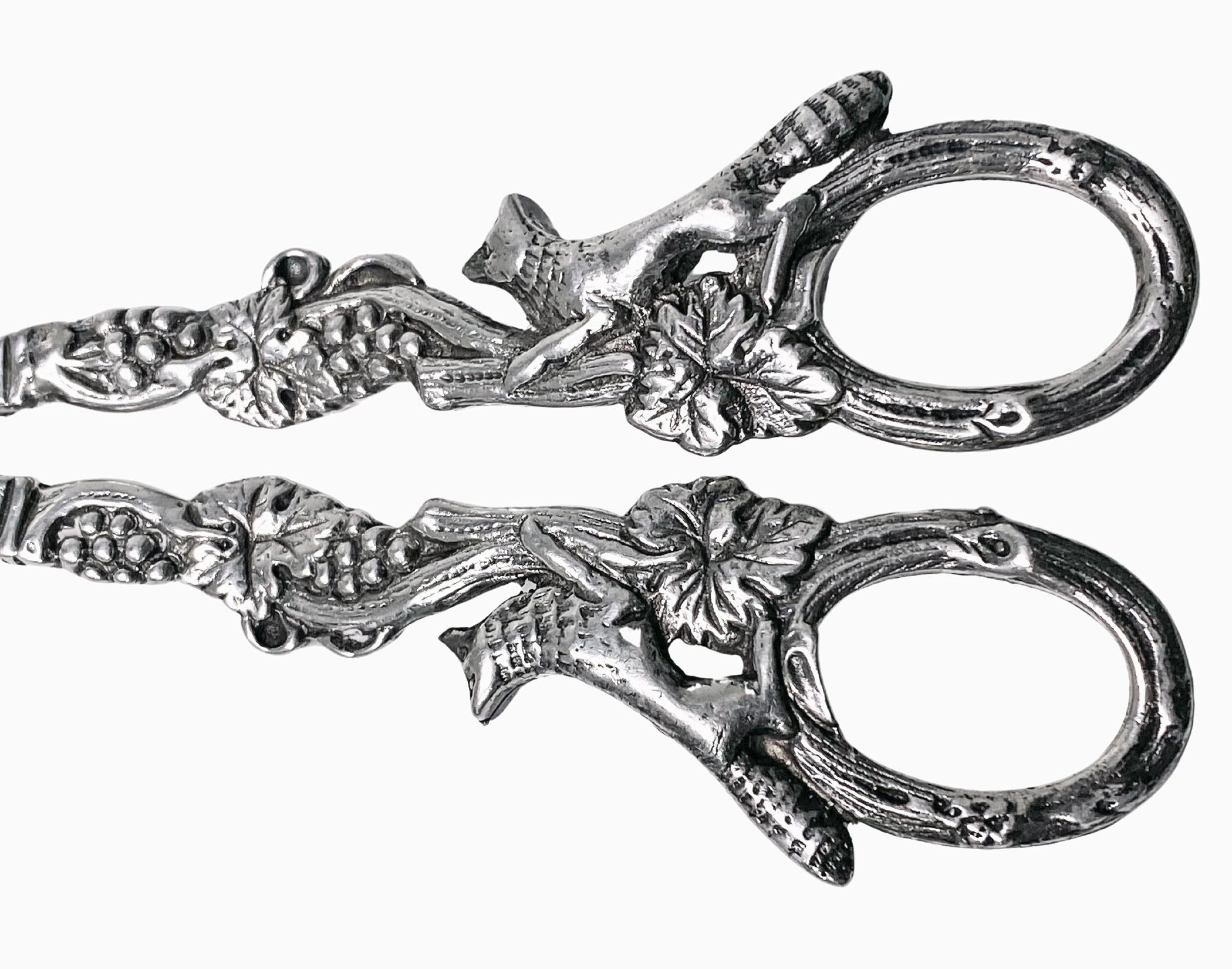 English Sterling Silver Grape Shears, running foxes, London  In Good Condition In Toronto, Ontario