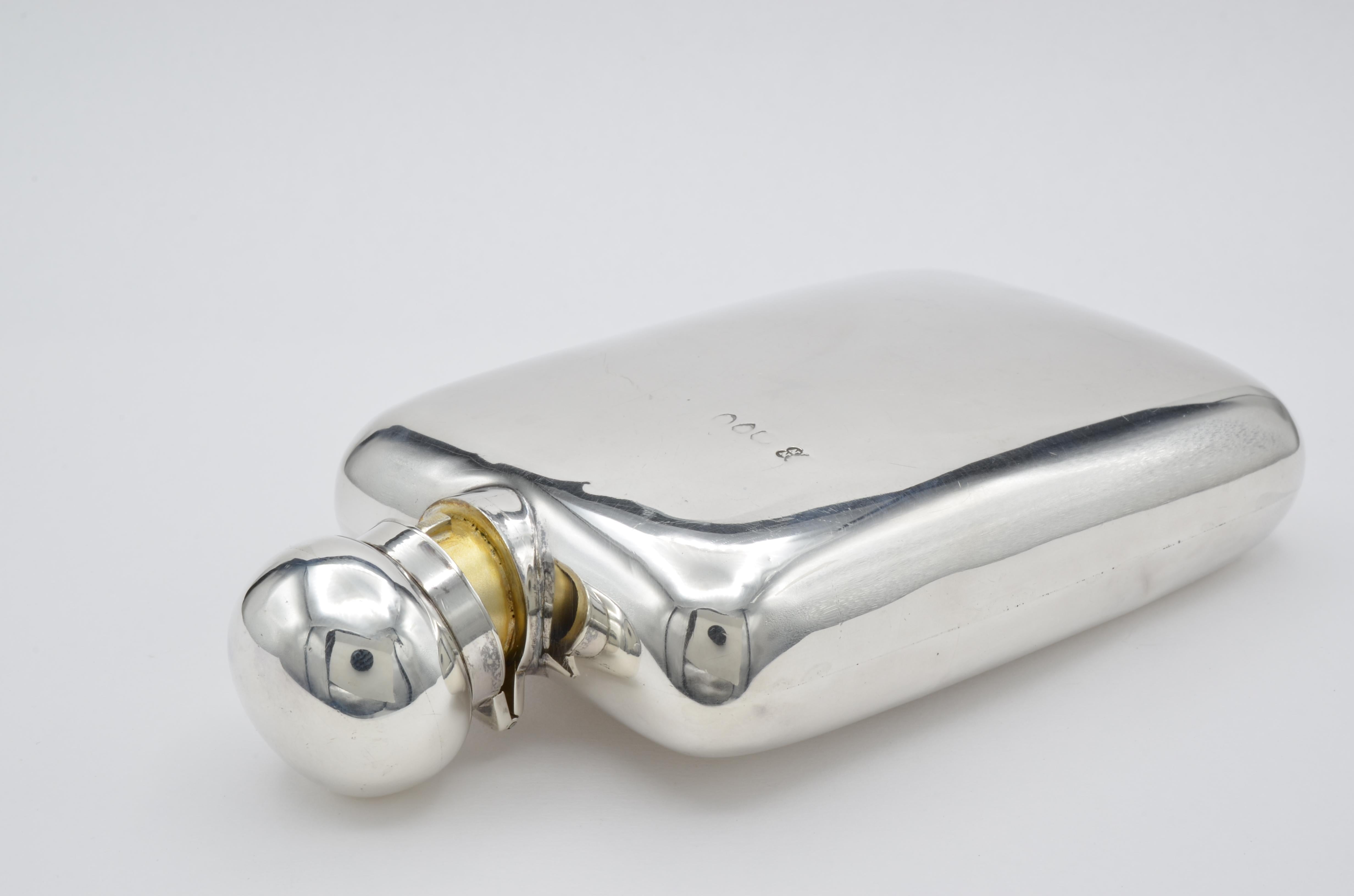 English Sterling Silver Hip Antique Flask In Excellent Condition In Berkeley, CA