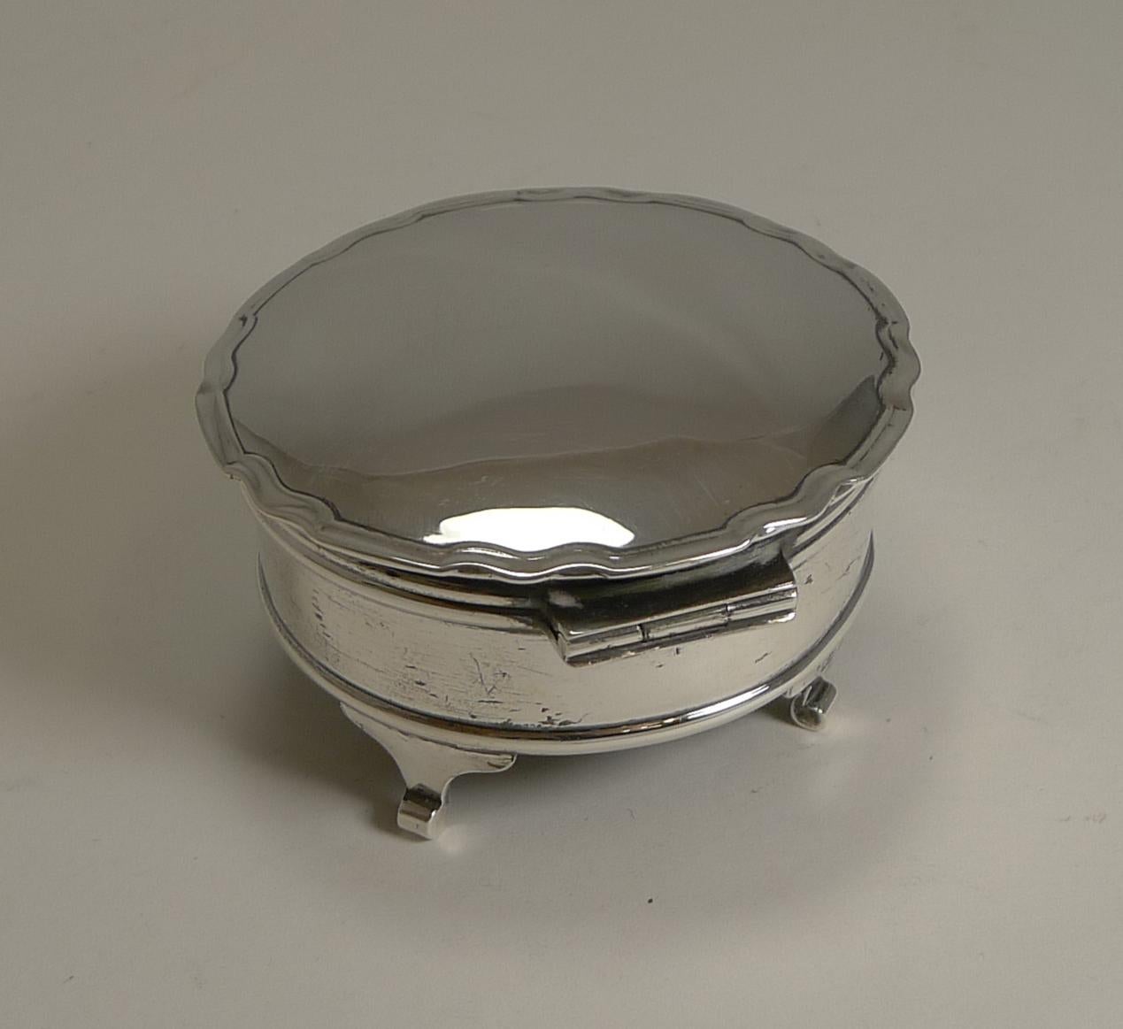 English Sterling Silver Jewellery / Ring Box, 1920 by Walker and Hall 2