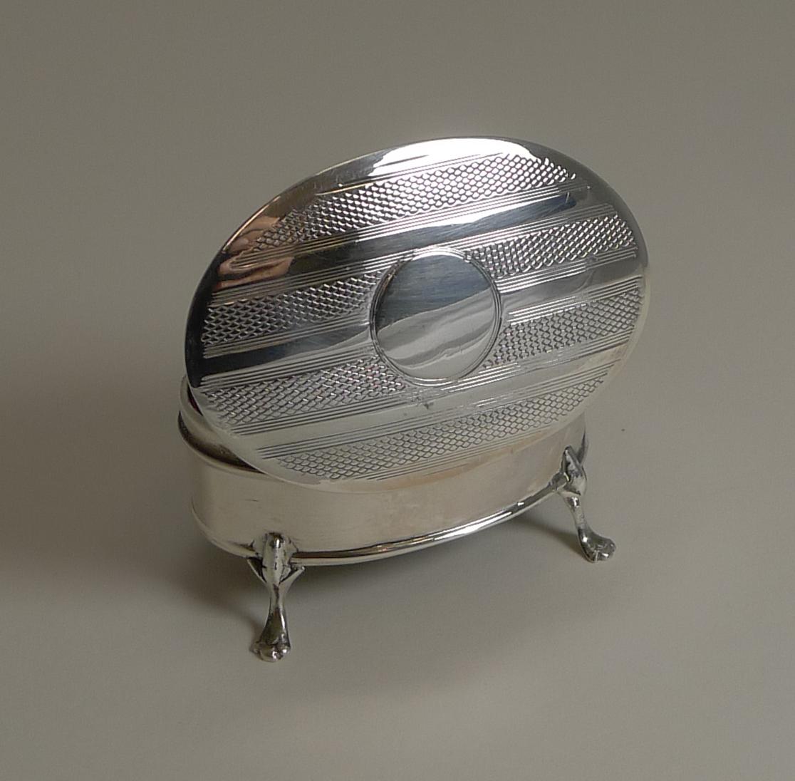 English Sterling Silver Jewelry / Ring Box, Chester, 1926 In Good Condition In Bath, GB
