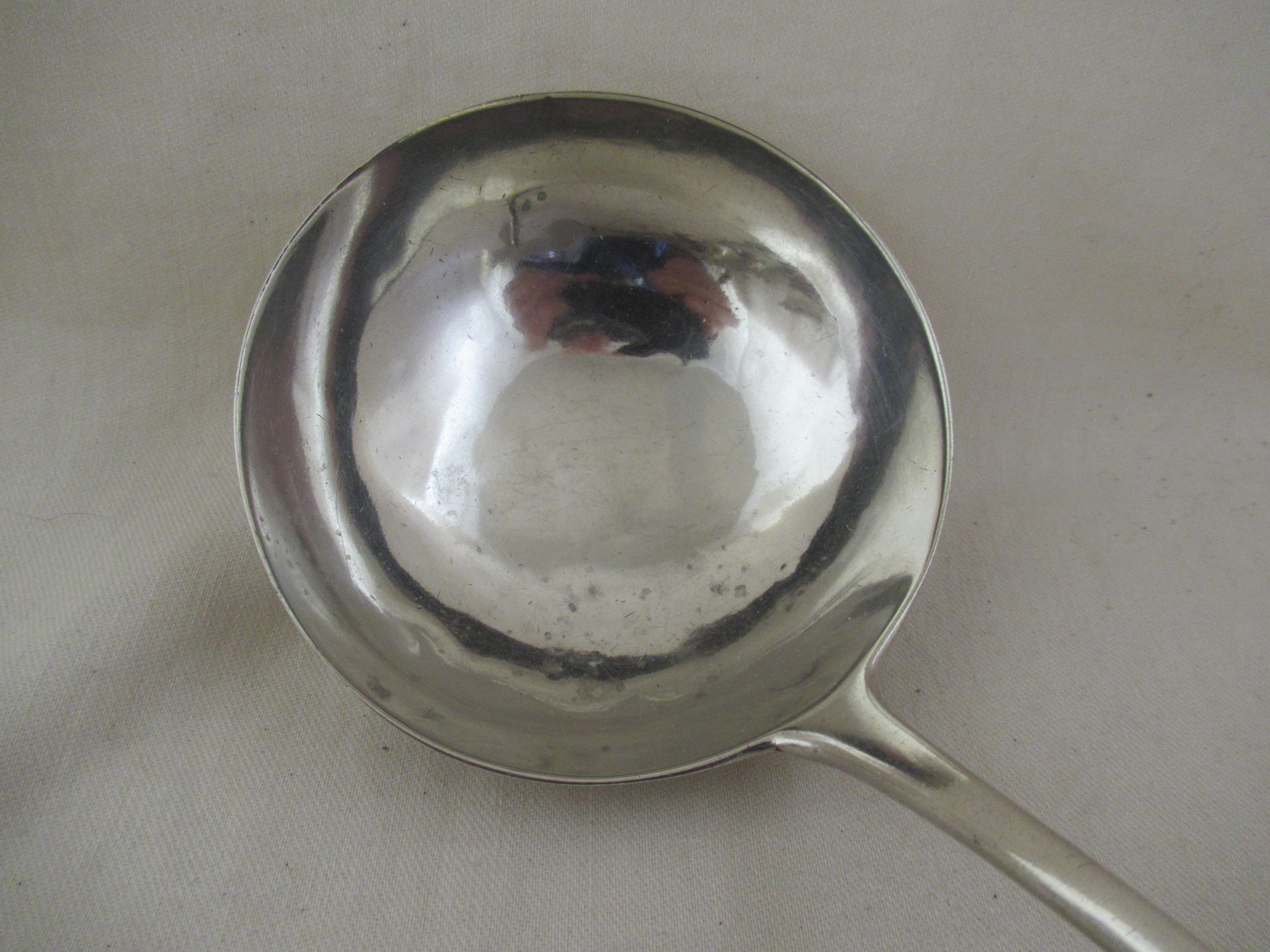 English Sterling Silver - LARGE PUNCH or SOUP LADLE - Dated:-LONDON 1785
A highly desirable ladle in the traditional - OLD ENGLISH PATTERN.

Hallmarks:-   Lower case k - date letter for London 1785
                     Lion:- sterling silver