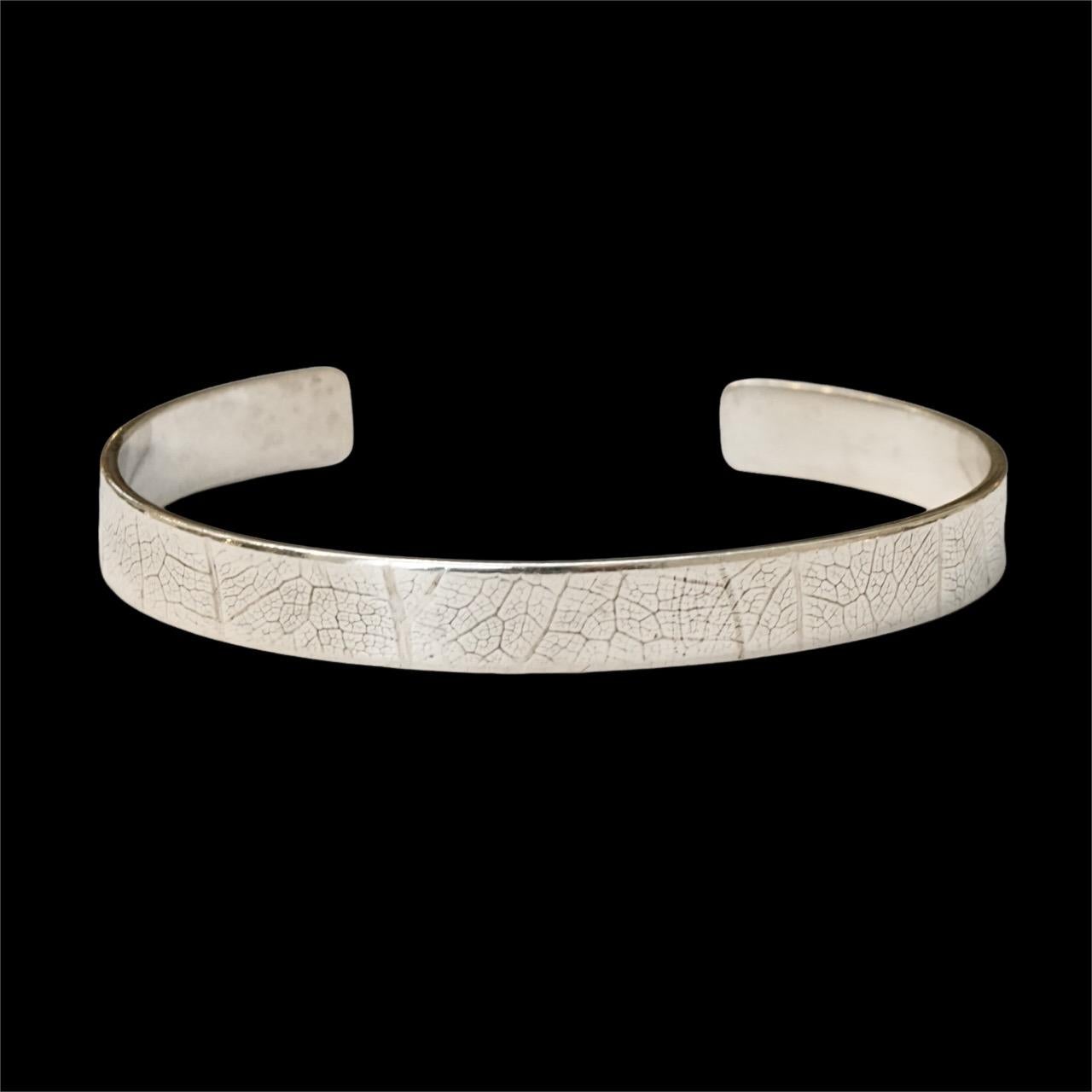 Bracciale inglese con motivo a foglie in argento sterling in vendita 2