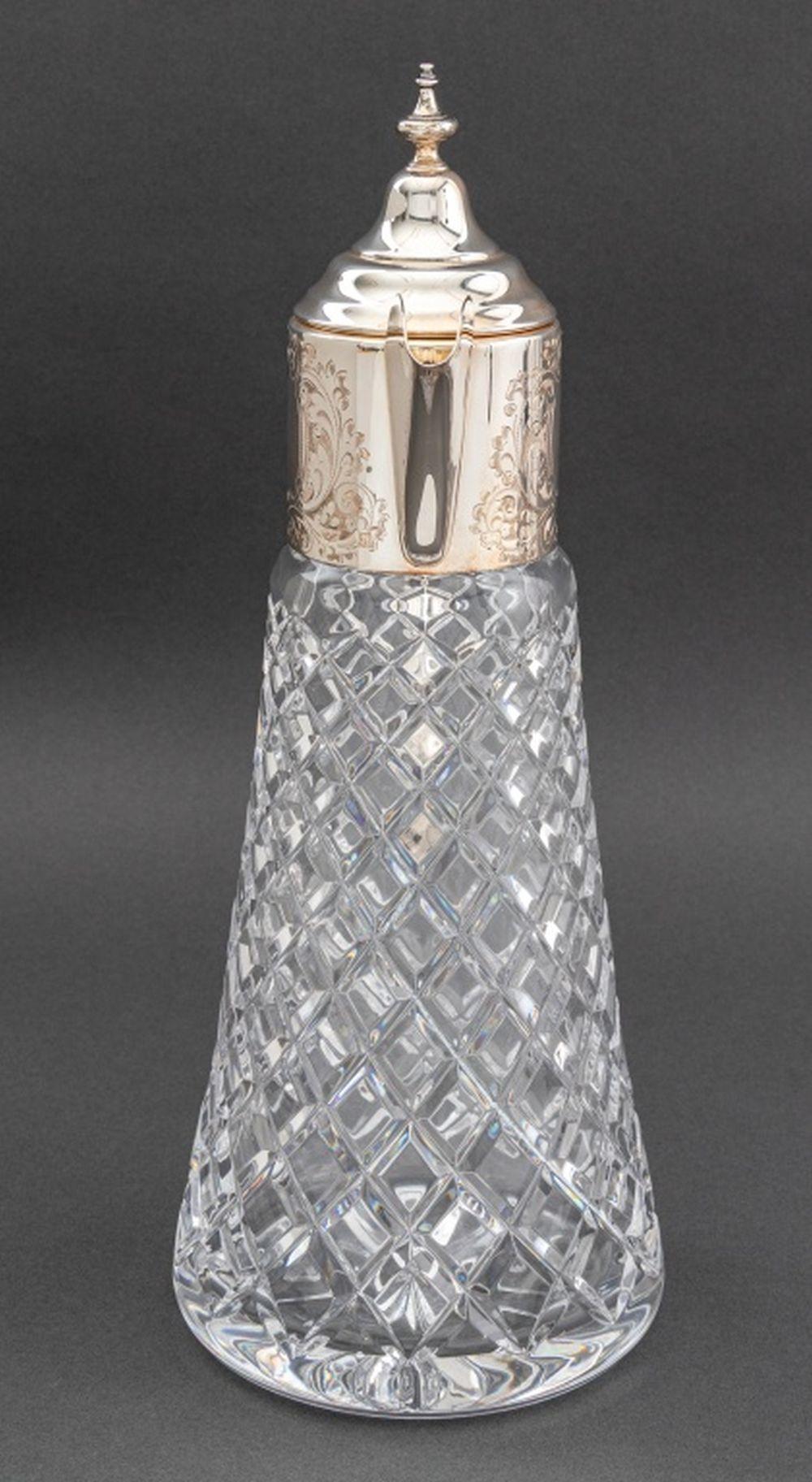 Britannique English Sterling Silver Mounted Glass Claret Jug en vente