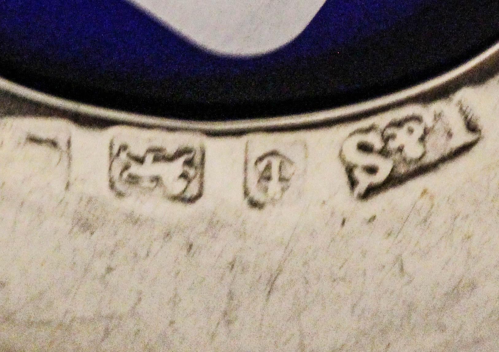 Fine XIX secolo Vasetto di senape inglese in argento sterling con rivestimento in vetro cobalto, coperchio a cerniera e origine in vendita