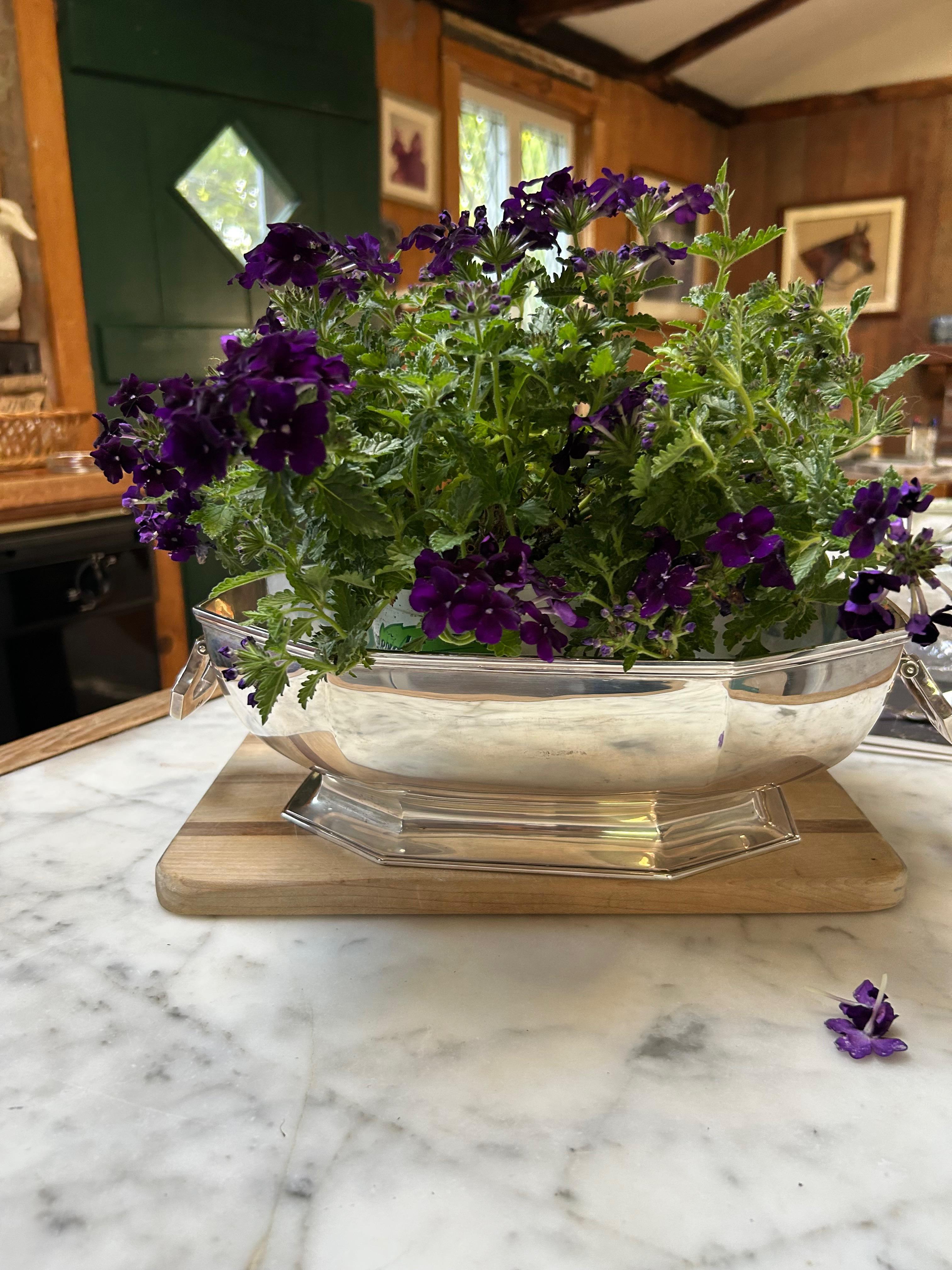 English Sterling Silver Octagonal Centerpiece Bowl by James Robinson, 20th C. In Good Condition For Sale In Southampton, NY