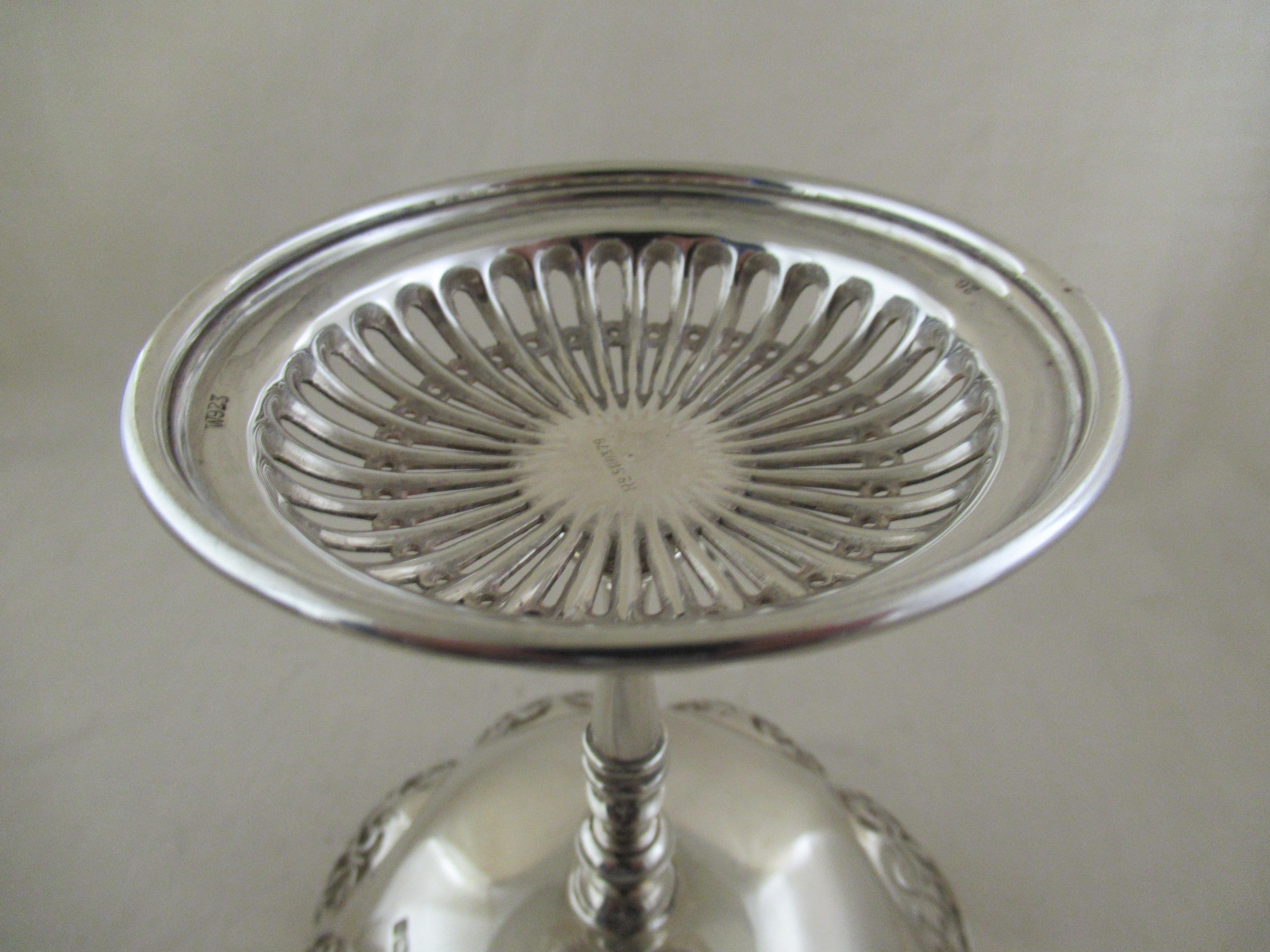 Fait main Paire de COMPORTS PEDESTAL anglais en argent sterling - Poinçonné : SHEFFIELD 1912 en vente