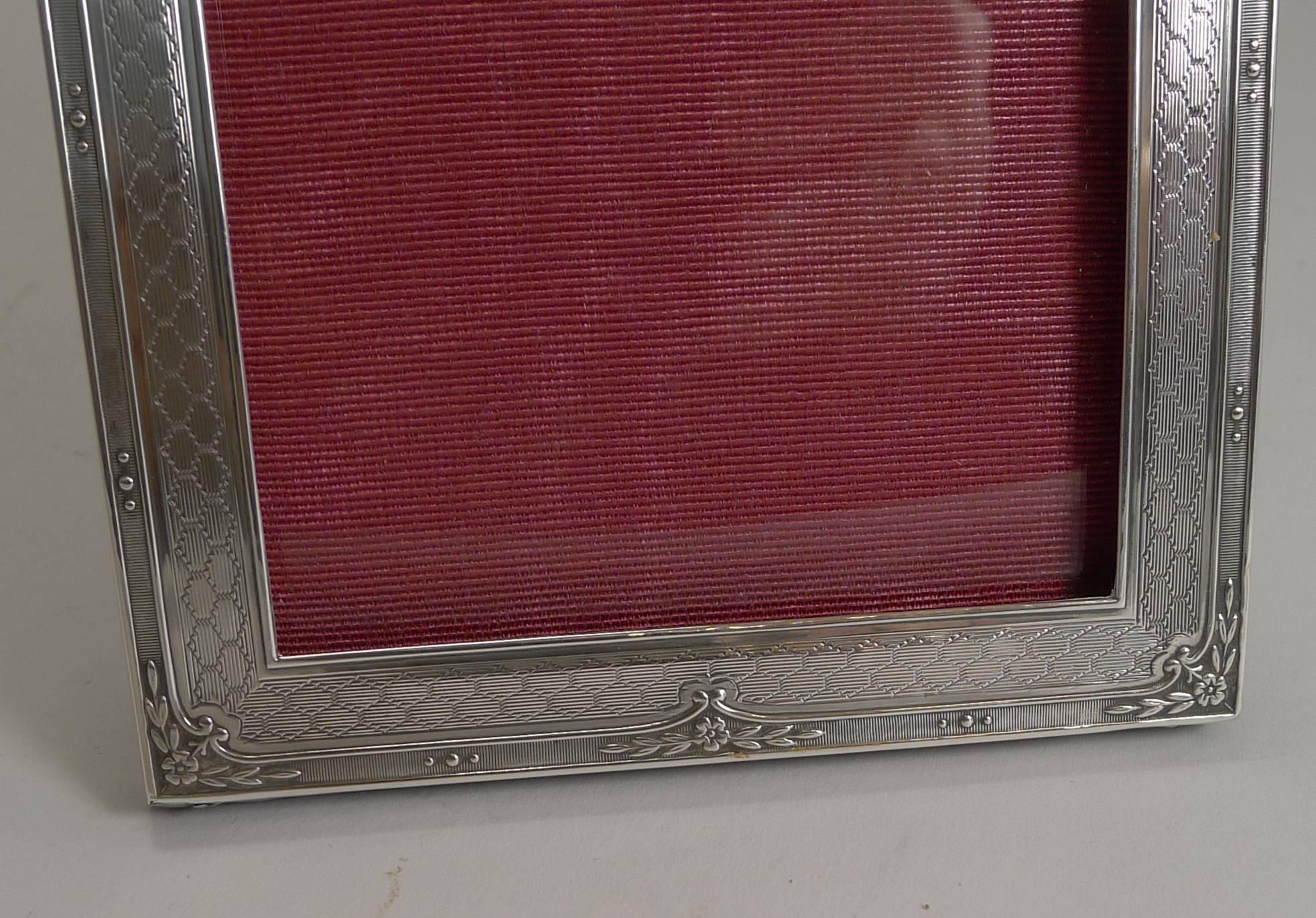 English Sterling Silver Photograph Frame, 1926 In Excellent Condition In Bath, GB