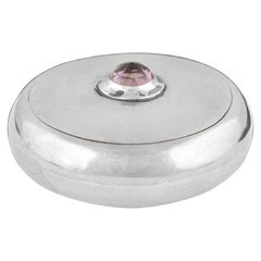 Caja redonda inglesa de plata de ley con tapa engastada de cristal