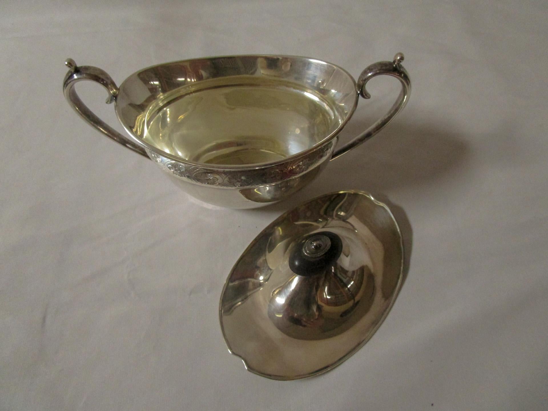 Servizio da tè inglese in stile edoardiano in sei pezzi in argento Sterling di Barker Brothers in vendita 2