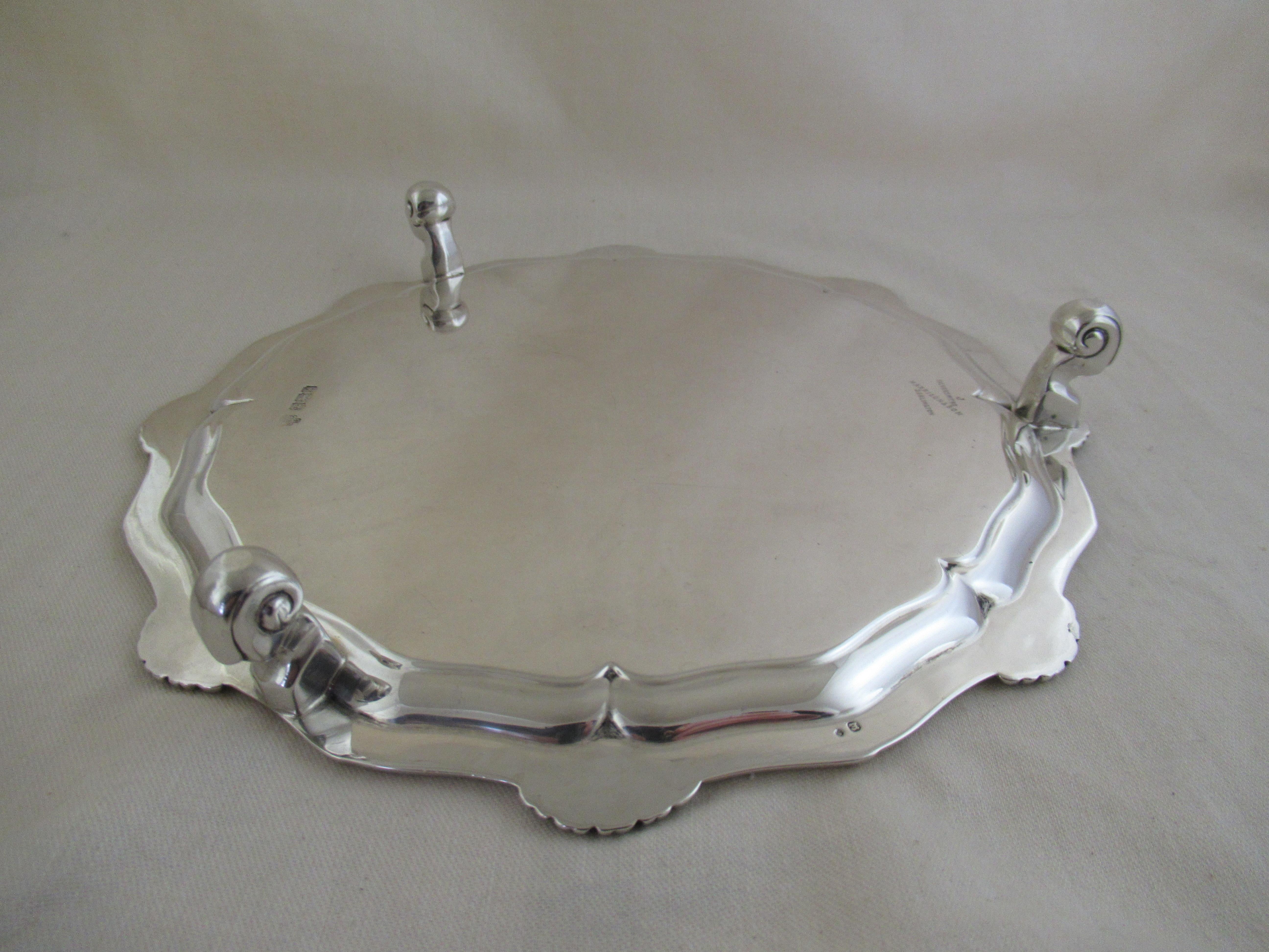 English Sterling Silver, Small Salver or Card Tray, Hallmarked, Sheffield 1924 In Good Condition For Sale In York, GB