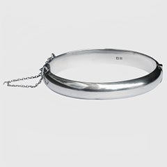 Pulsera tipo brazalete de plata de ley inglesa con grabado en espiral y cadena de seguridad, de los años 60