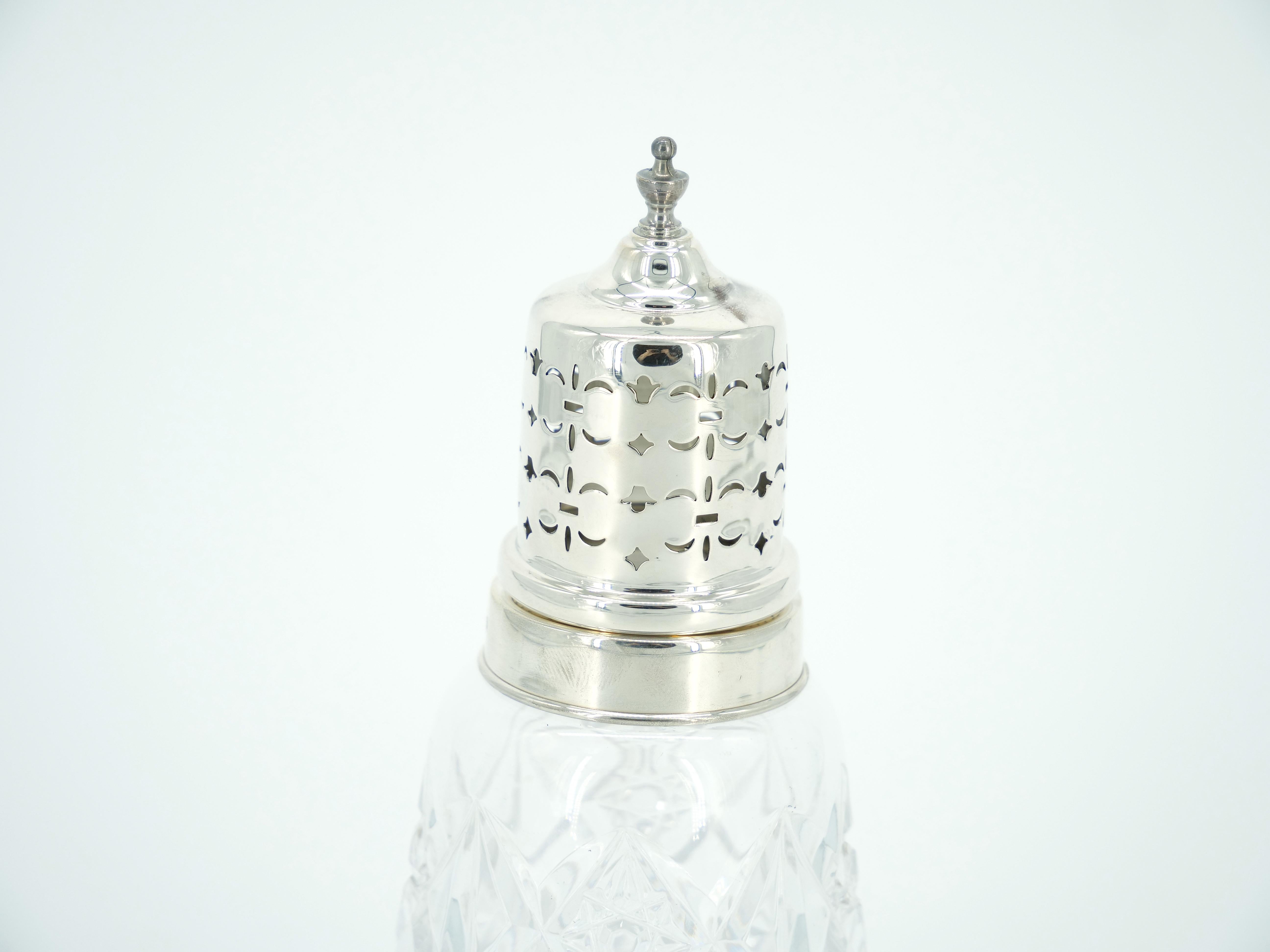 English Sterling Silver Top / Cut Glass Tableware Sugar Receptacle In Good Condition For Sale In Tarry Town, NY