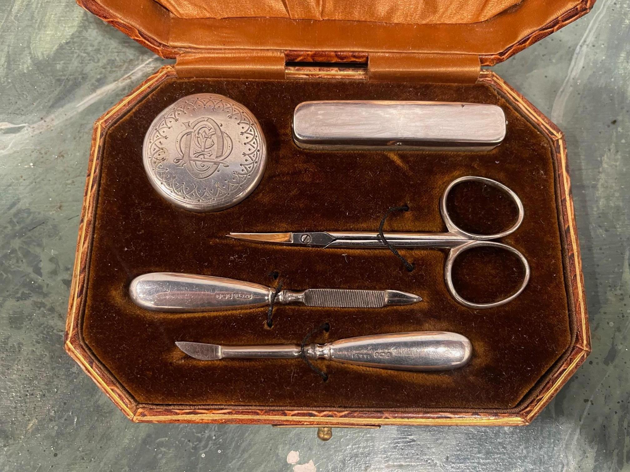 English Sterling Silver Vanity Manicure Nail Kit Set Suite, 20th Century For Sale 2