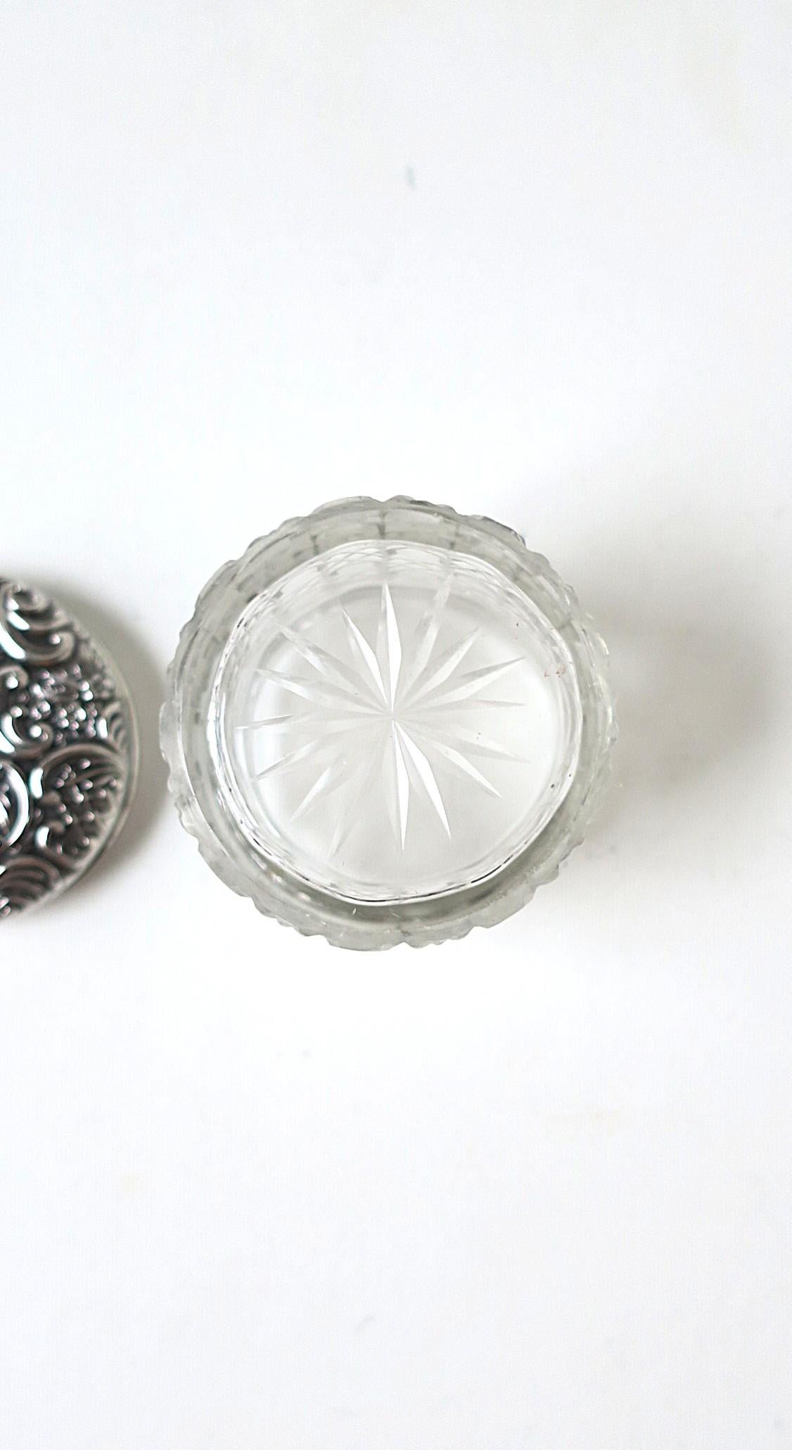 English Sterling Silver Vanity or Bathroom Jar Box For Sale 9
