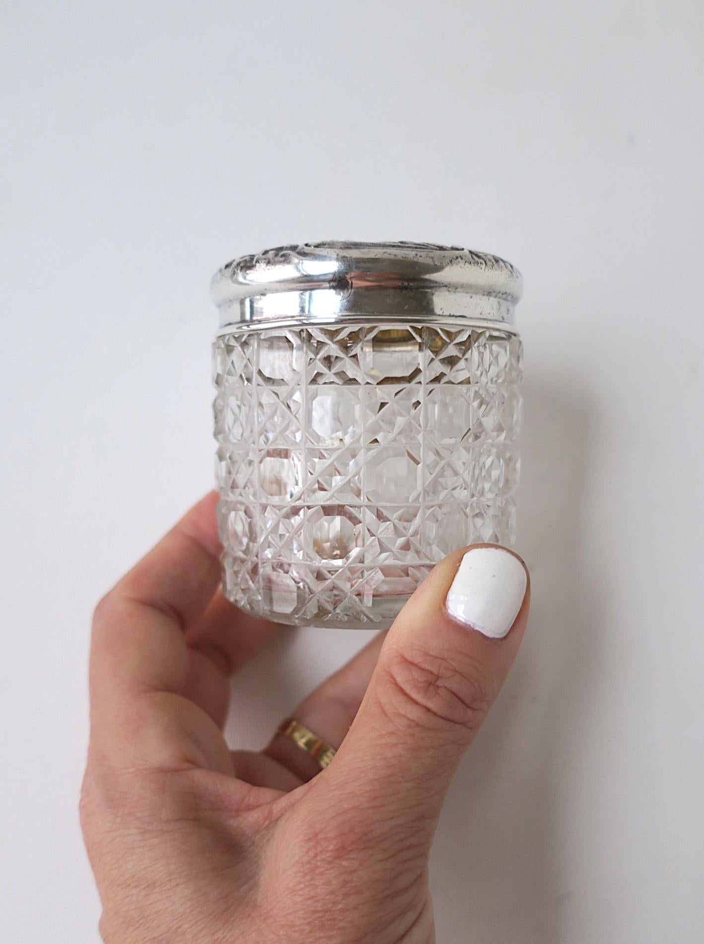 English Sterling Silver Vanity or Bathroom Jar Box For Sale 1