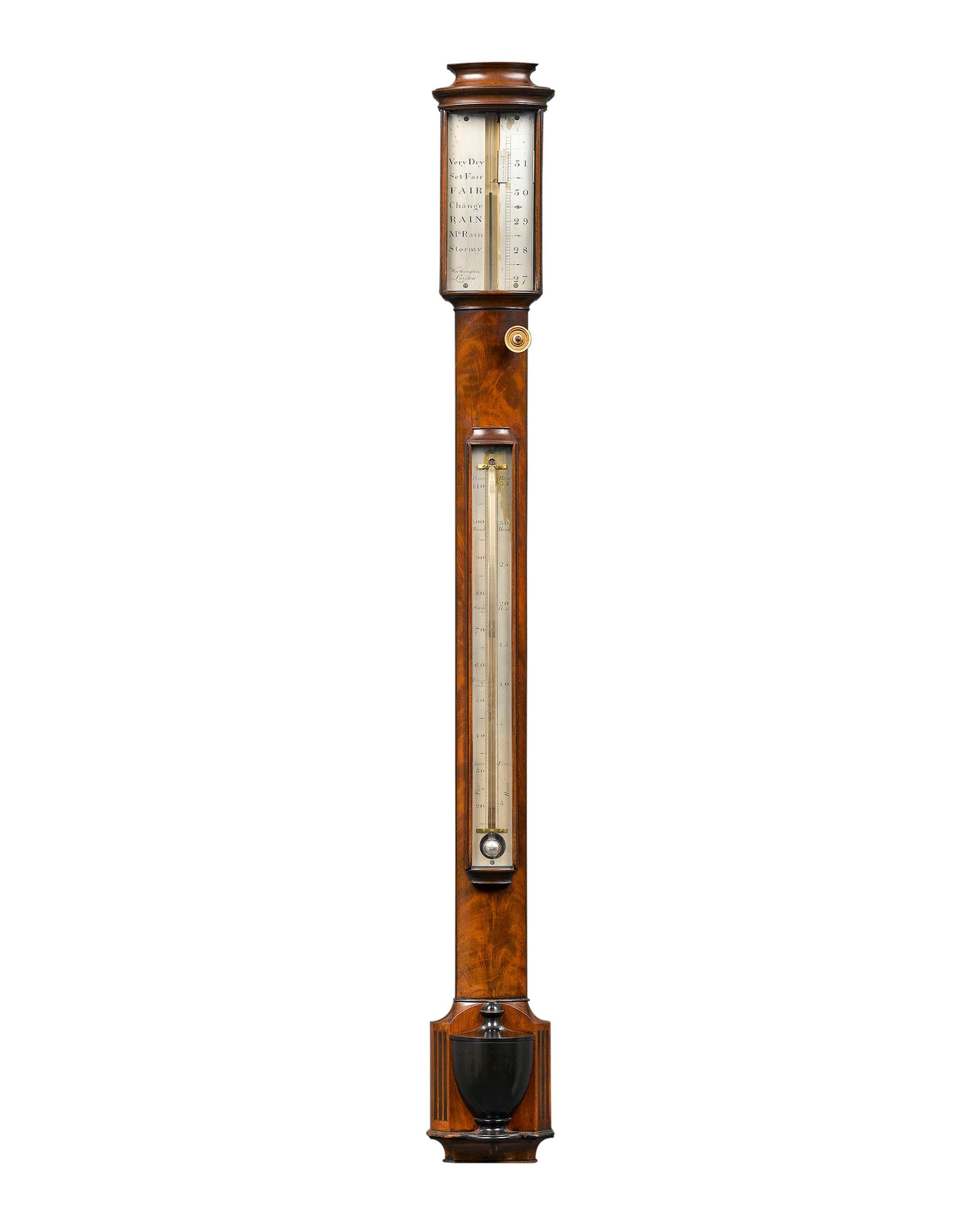 Cet exceptionnel baromètre à bâton anglais est un exemple classique de ces fascinants instruments météorologiques. Fabriqué par l'entreprise réputée Worthington & Allan, cet instrument à archet est fabriqué en luxueux acajou de Cuba. L'instrument