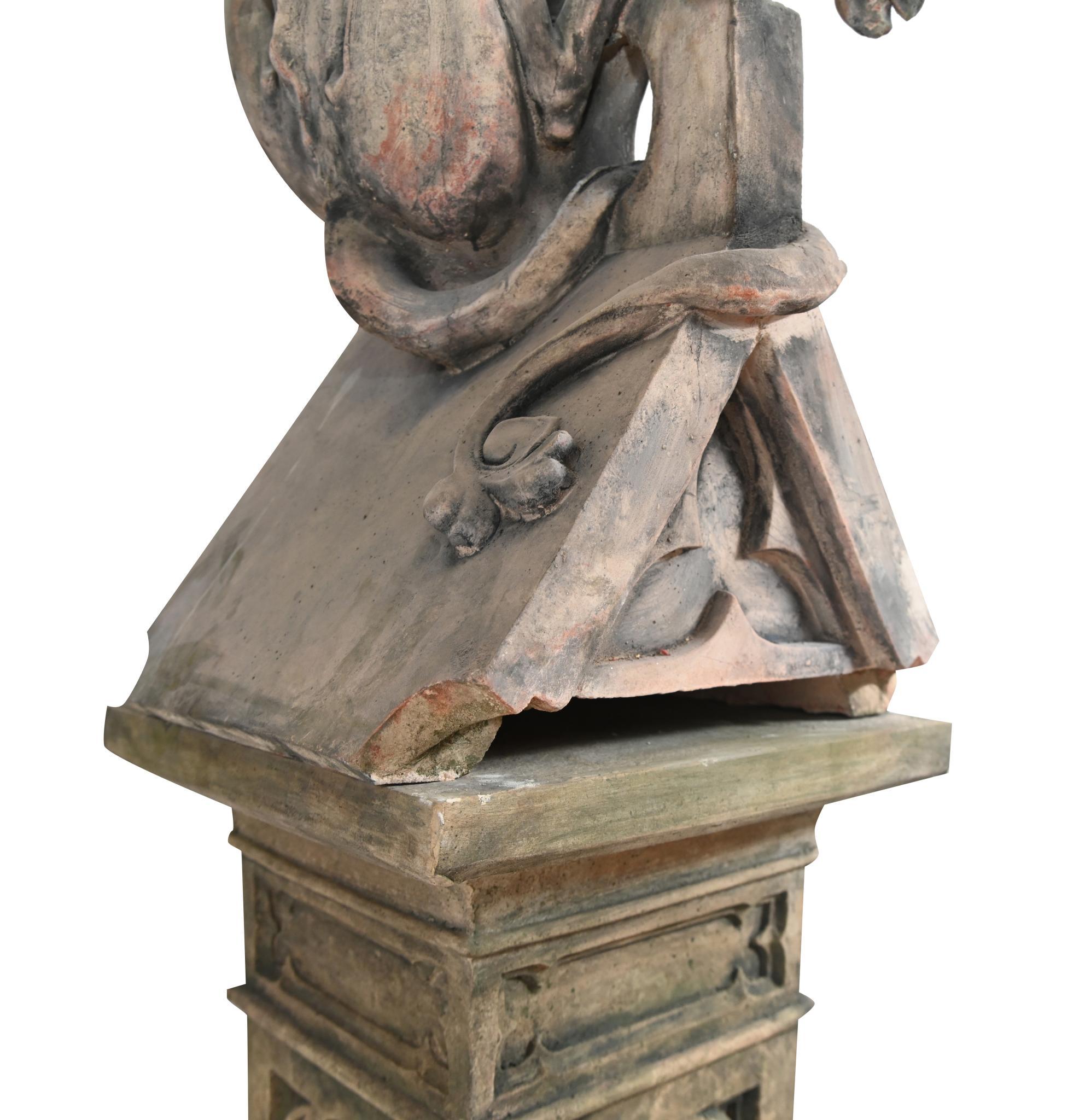 English Stone Gargoyle Griffin Garden Statue For Sale 3