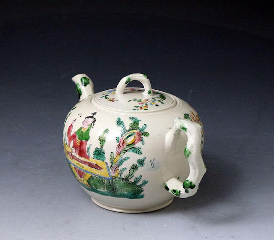 English Stoneware Decorated Teapot Staffordshire Mid-18th Century  In Good Condition For Sale In Woodstock, OXFORDSHIRE