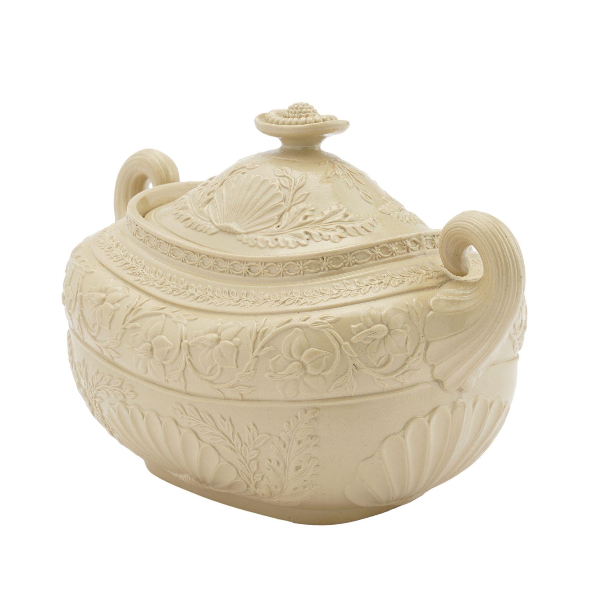 Ceramic English Stoneware sugar bowl with cover, c. 1830 For Sale