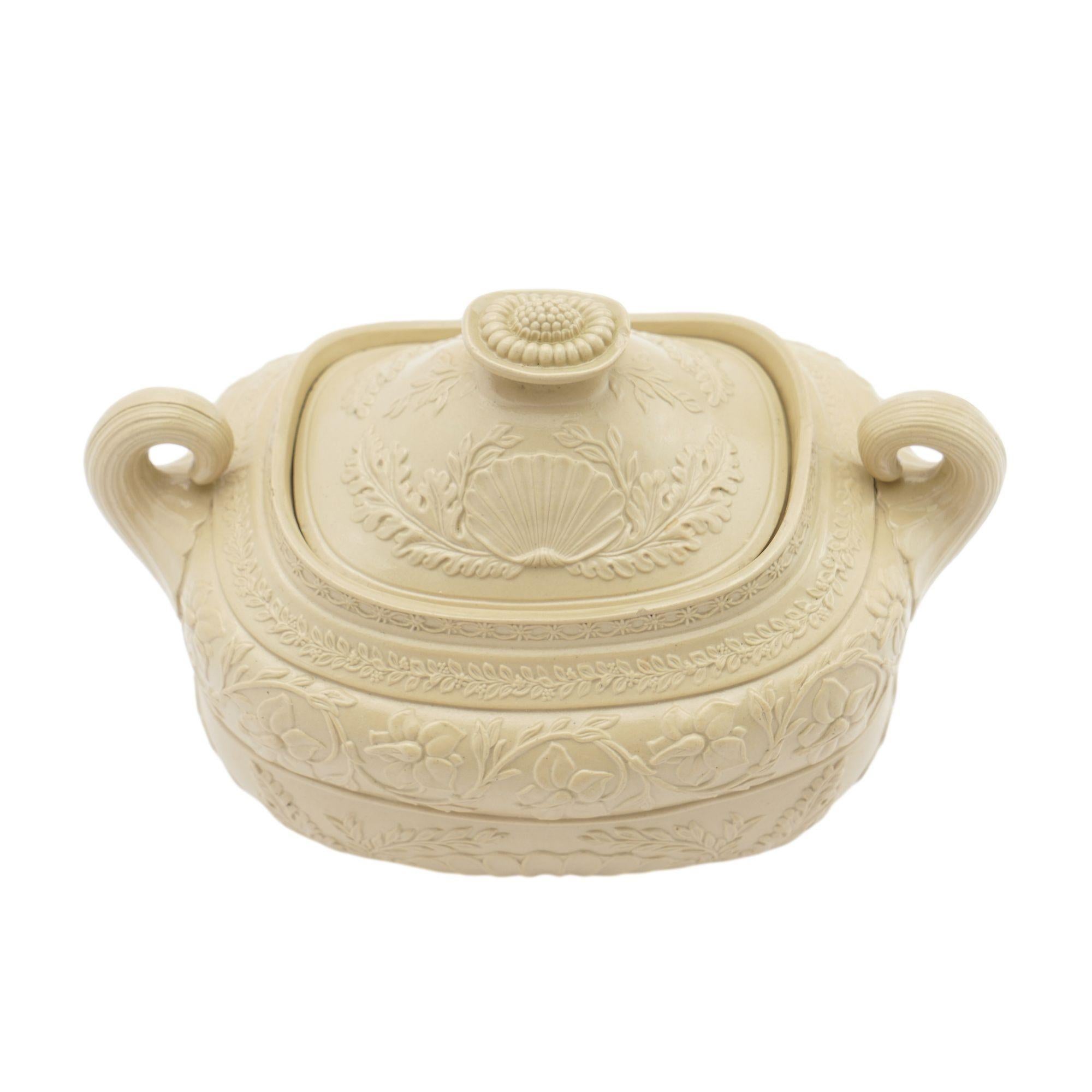 English Stoneware sugar bowl with cover, c. 1830 For Sale 3