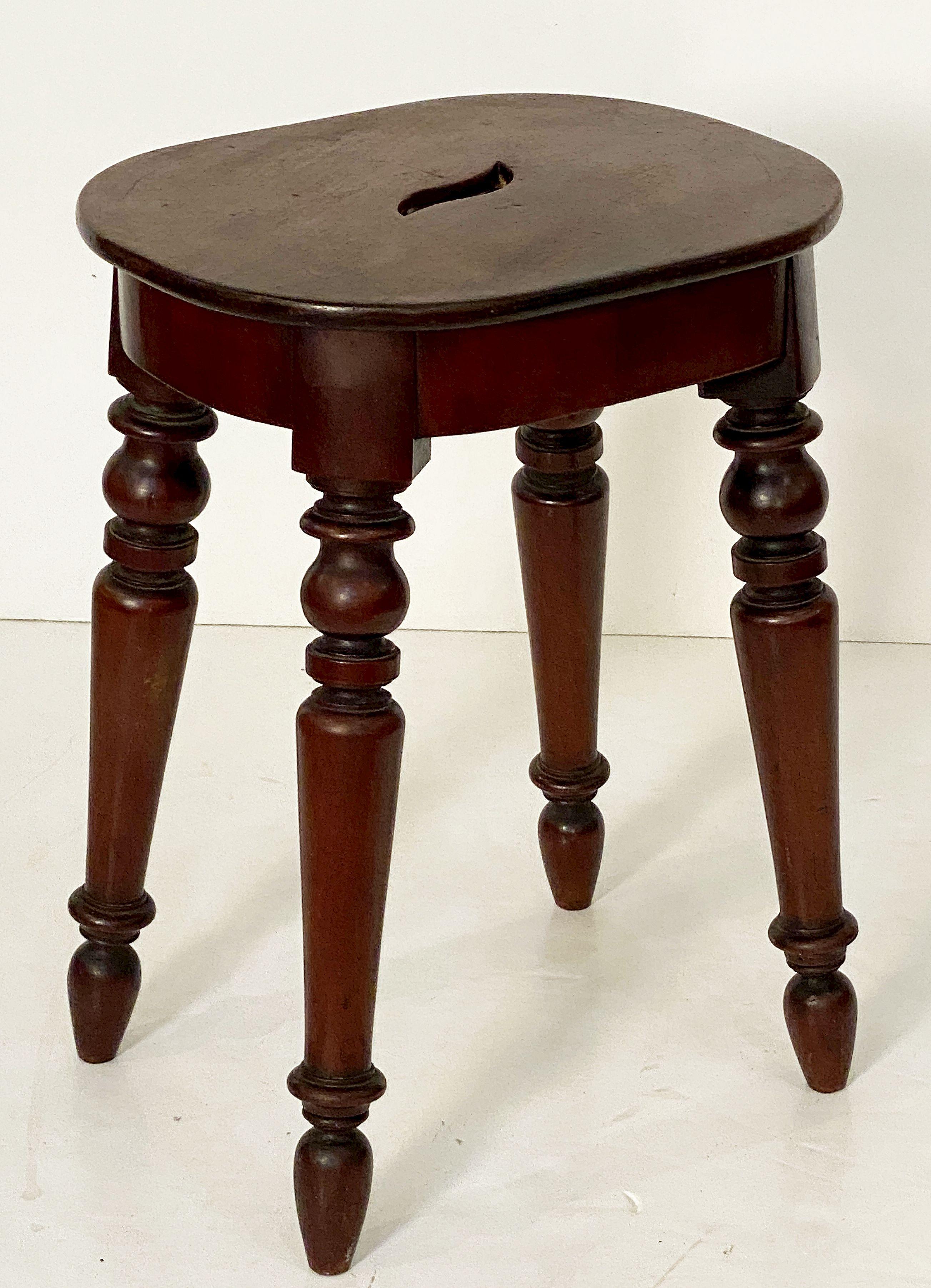 English Stool of Mahogany with Oval Seat and Turned Legs For Sale 3