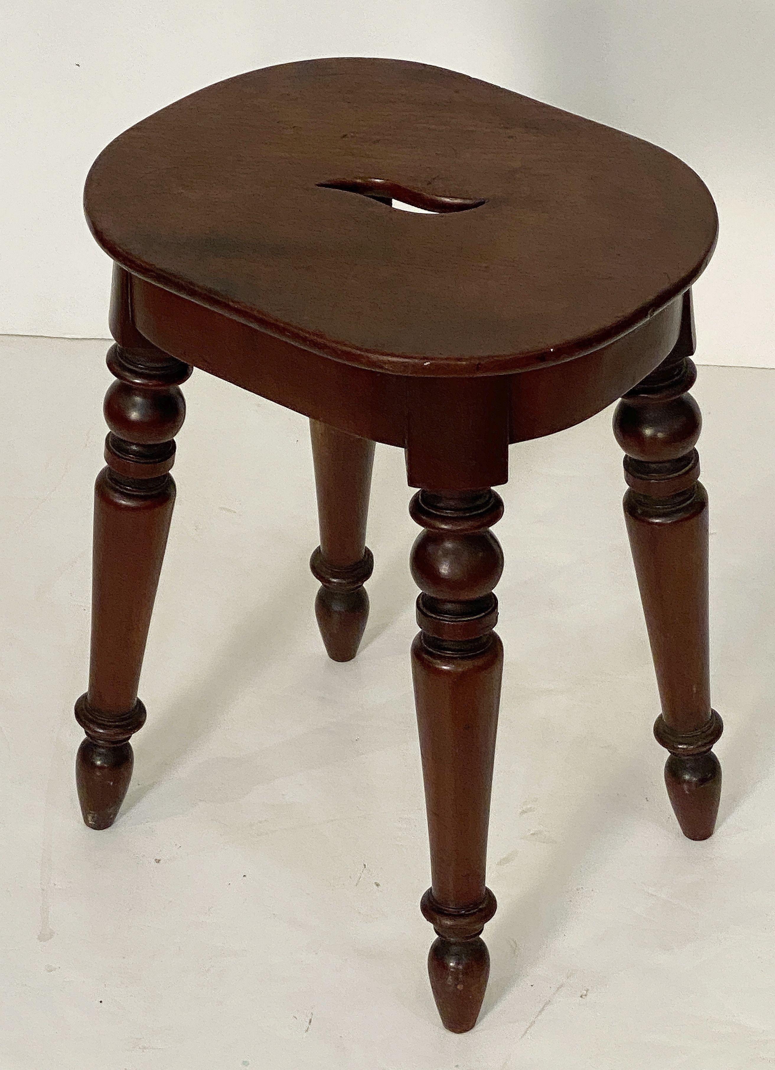 English Stool of Mahogany with Oval Seat and Turned Legs For Sale 4