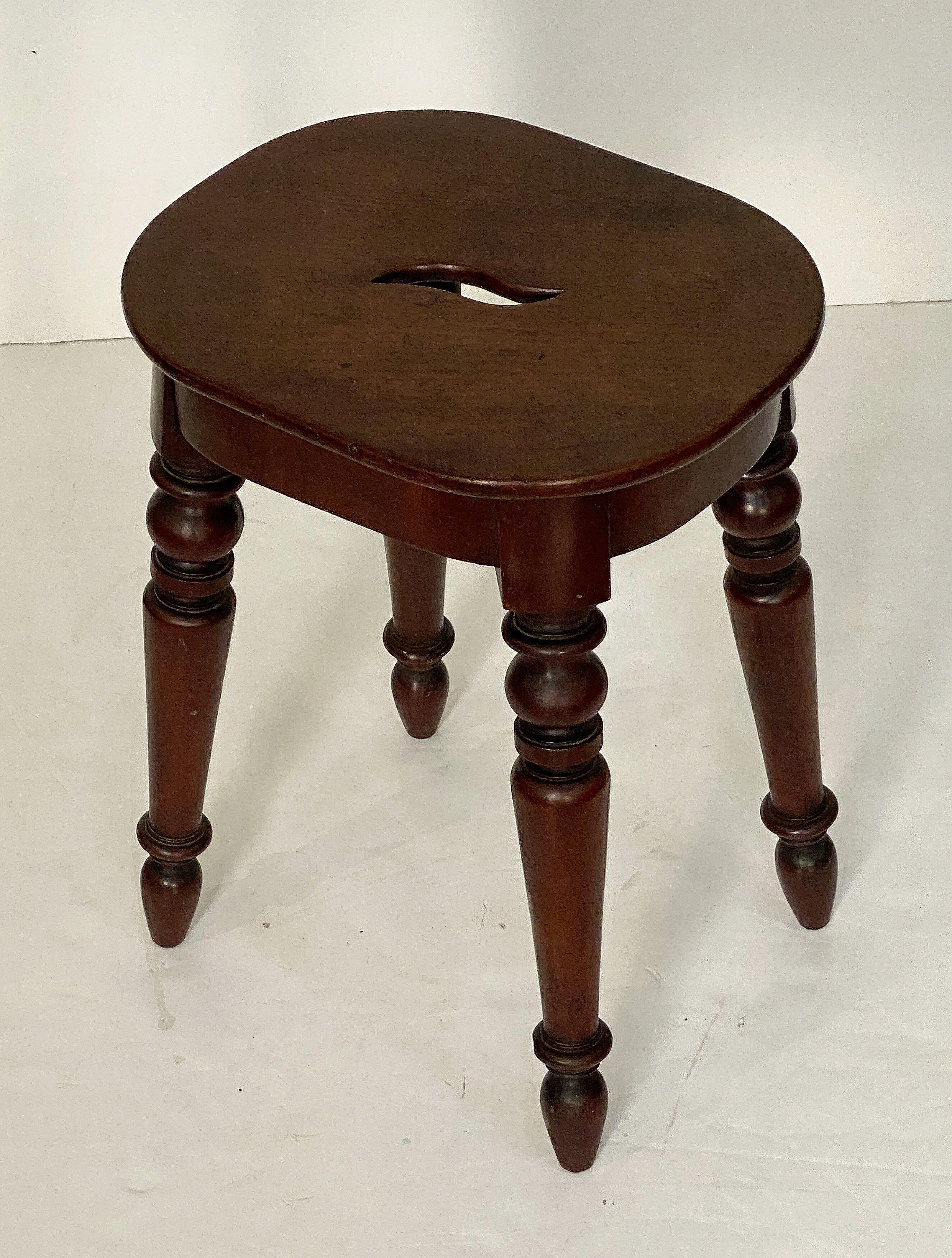 William IV English Stool of Mahogany with Oval Seat and Turned Legs For Sale