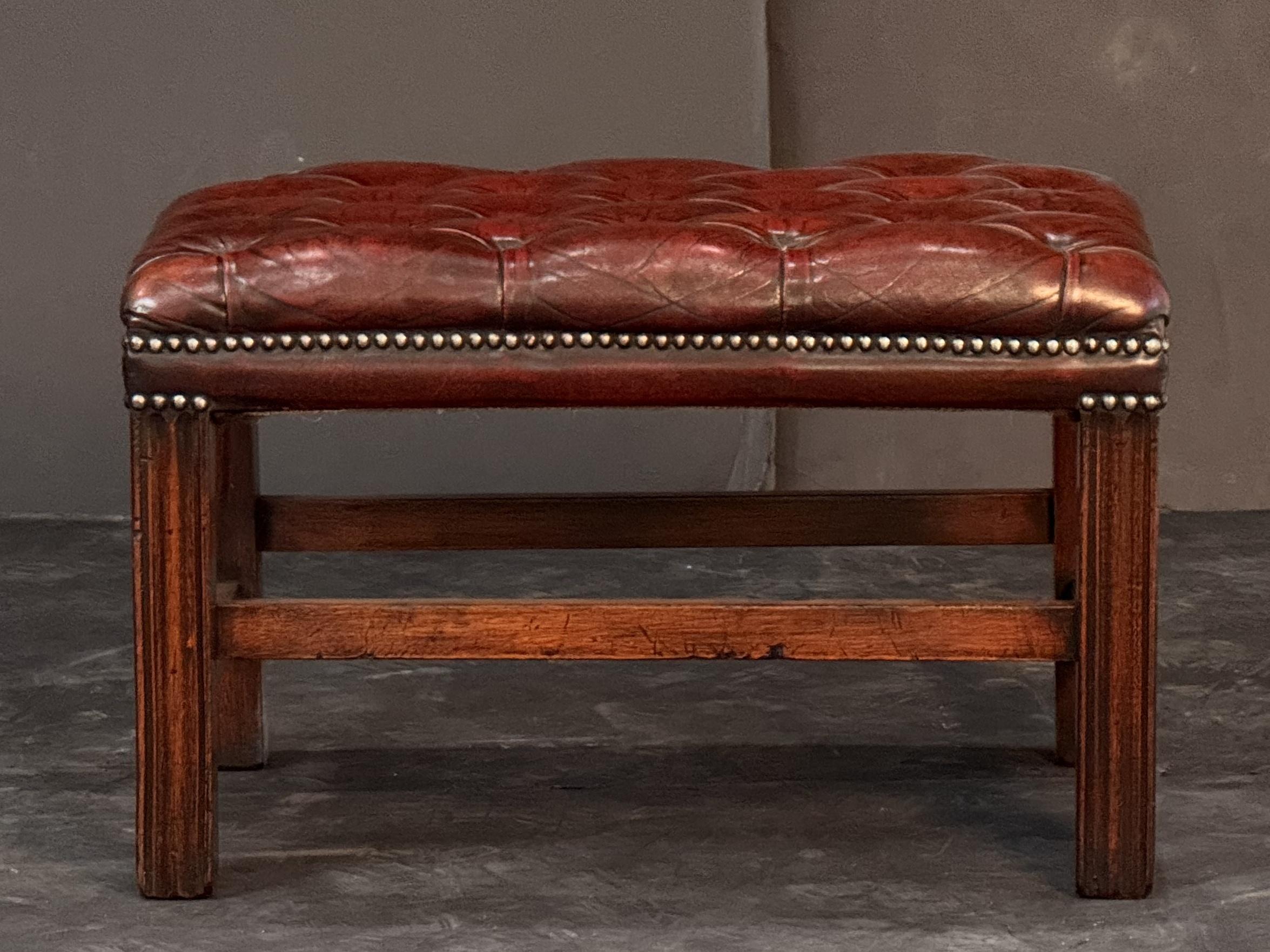 Chippendale English Stool or Low Seat of Button Tufted Leather on Mahogany Frame For Sale
