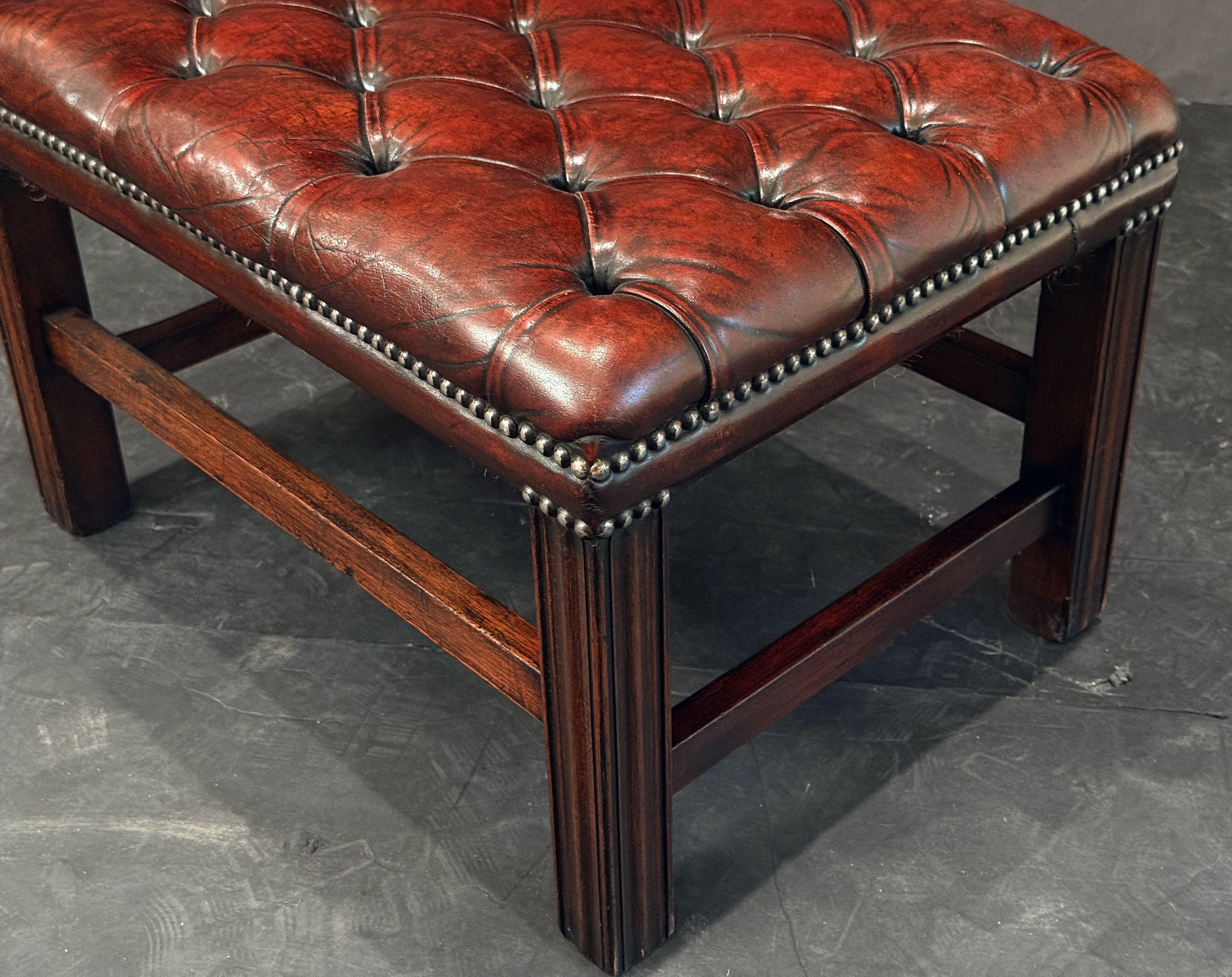 19th Century English Stool or Low Seat of Button Tufted Leather on Mahogany Frame For Sale